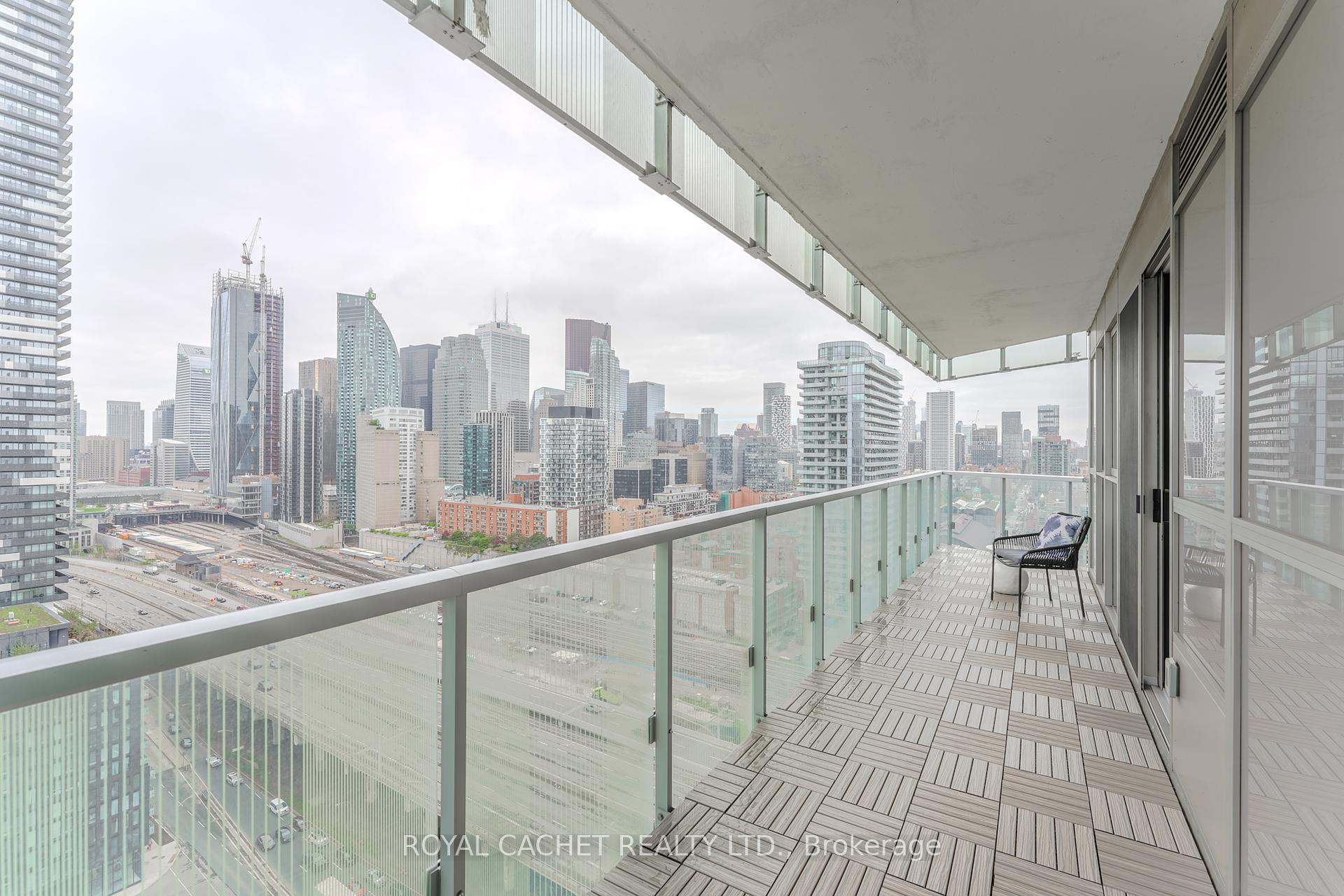 2 Bedrooms Condo at 15 Lower Jarvis, Toronto For sale