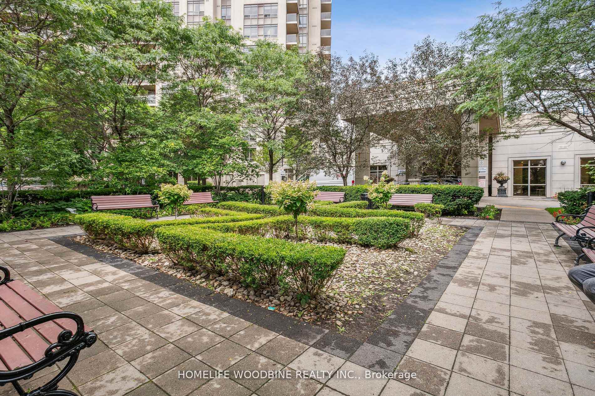 4 Bedrooms Condo at 700 Humberwood,  Toronto For sale