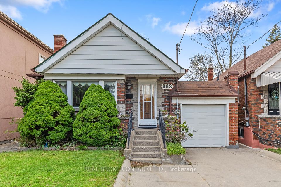882 Coxwell Avenue, Toronto, ON M4C 3G2