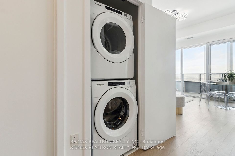 https://trreb-image.ampre.ca/4V83mBjxga_-P50Fuymsgtun34WIliqfqtY0nBs9uV4/rs:fit:960:960/wm:.5:so:0:50:.4/wmsh:10/wmt:PHNwYW4gZm9yZWdyb3VuZD0nd2hpdGUnIGZvbnQ9JzY4Jz5SRS9NQVggUkVBTFRST04gUkVBTFRZIElOQy4sIEJyb2tlcmFnZTwvc3Bhbj4/L3RycmViL2xpc3RpbmdzLzQwLzk1LzQ1LzE2L3AvYWFhYTBiZTctMWVhMS00MjgyLWJhYTMtMzJjZGYyNTdkYjA0LmpwZw.jpg