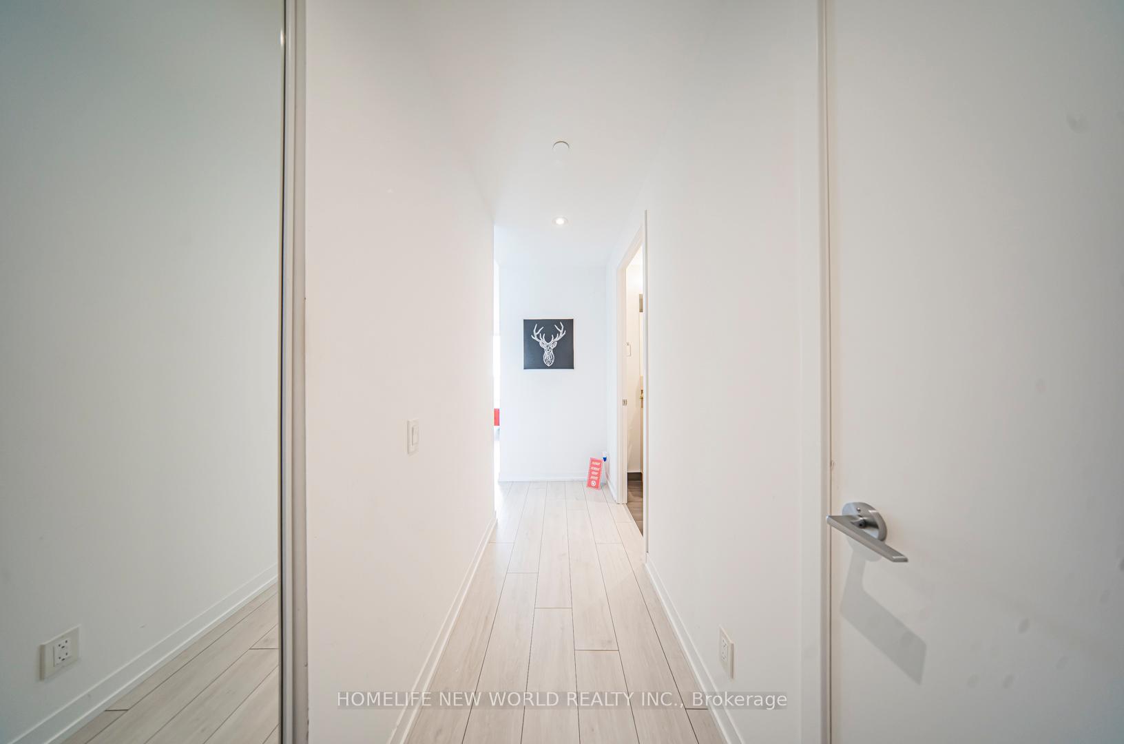 2 Bedrooms Condo at 5 Buttermill,  Vaughan For sale