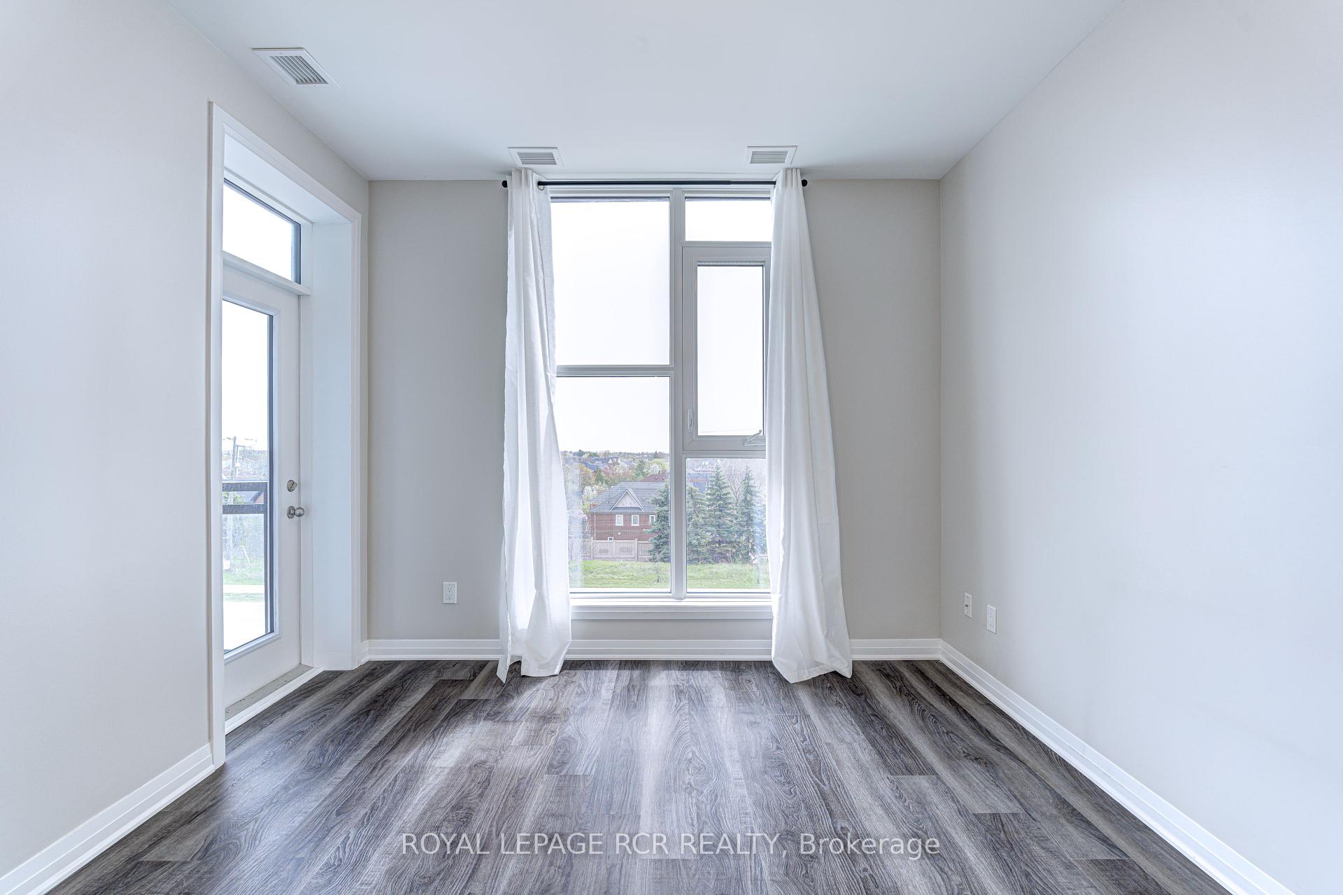 1 Bedroom Condo at 95 Dundas, Oakville For sale