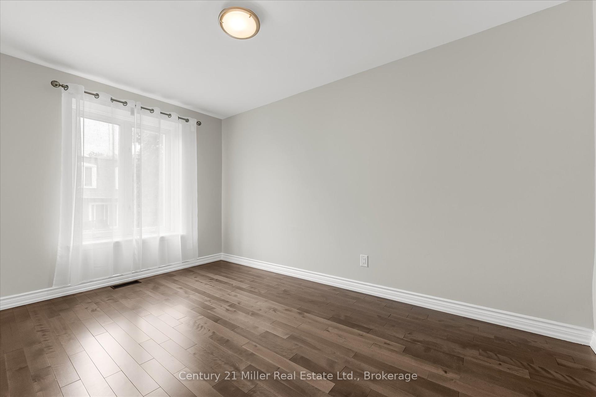 3 Bedrooms Condo at 1531 Westminster, Burlington For sale