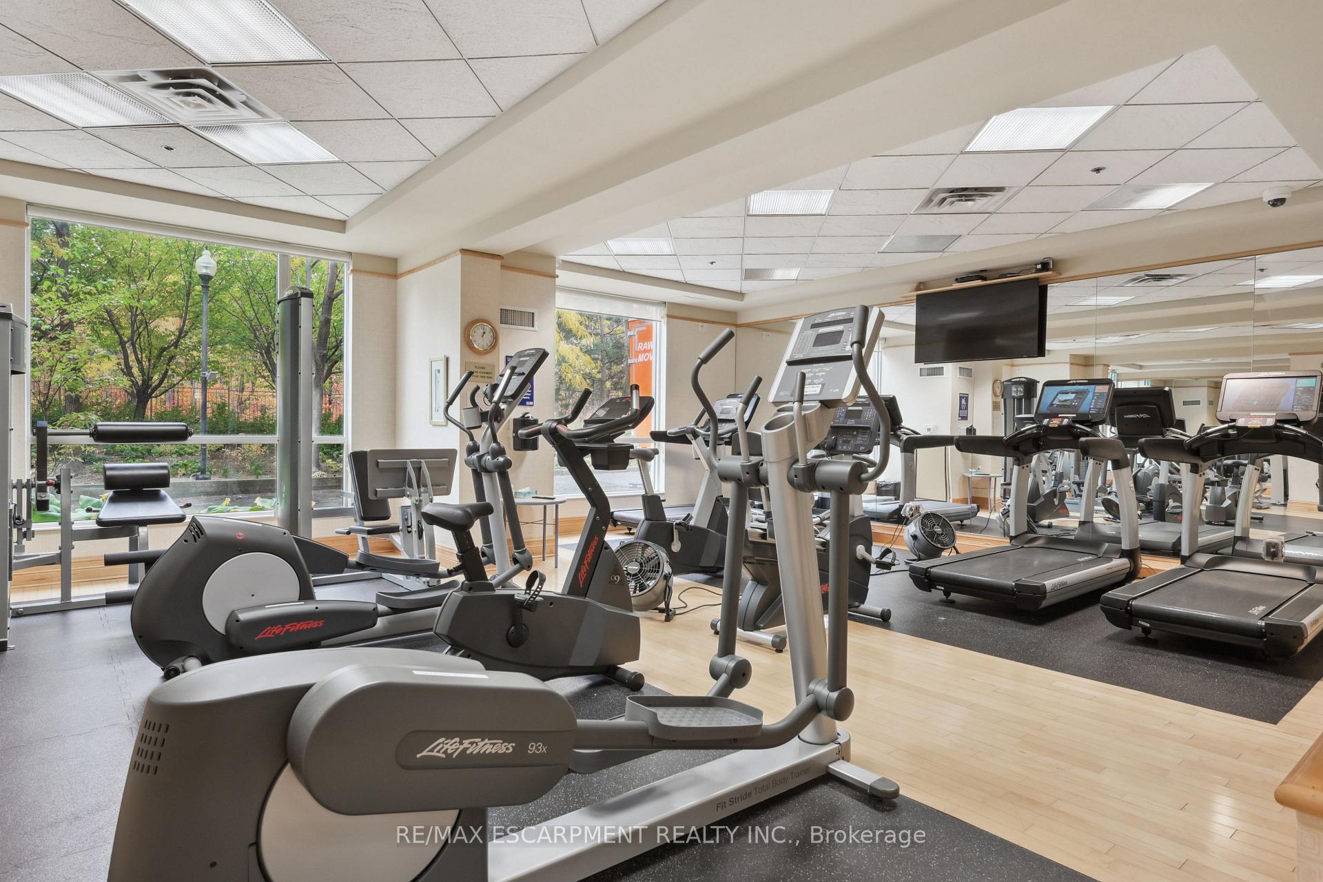 1 Bedroom Condo at 1900 The Collegeway, Mississauga For sale