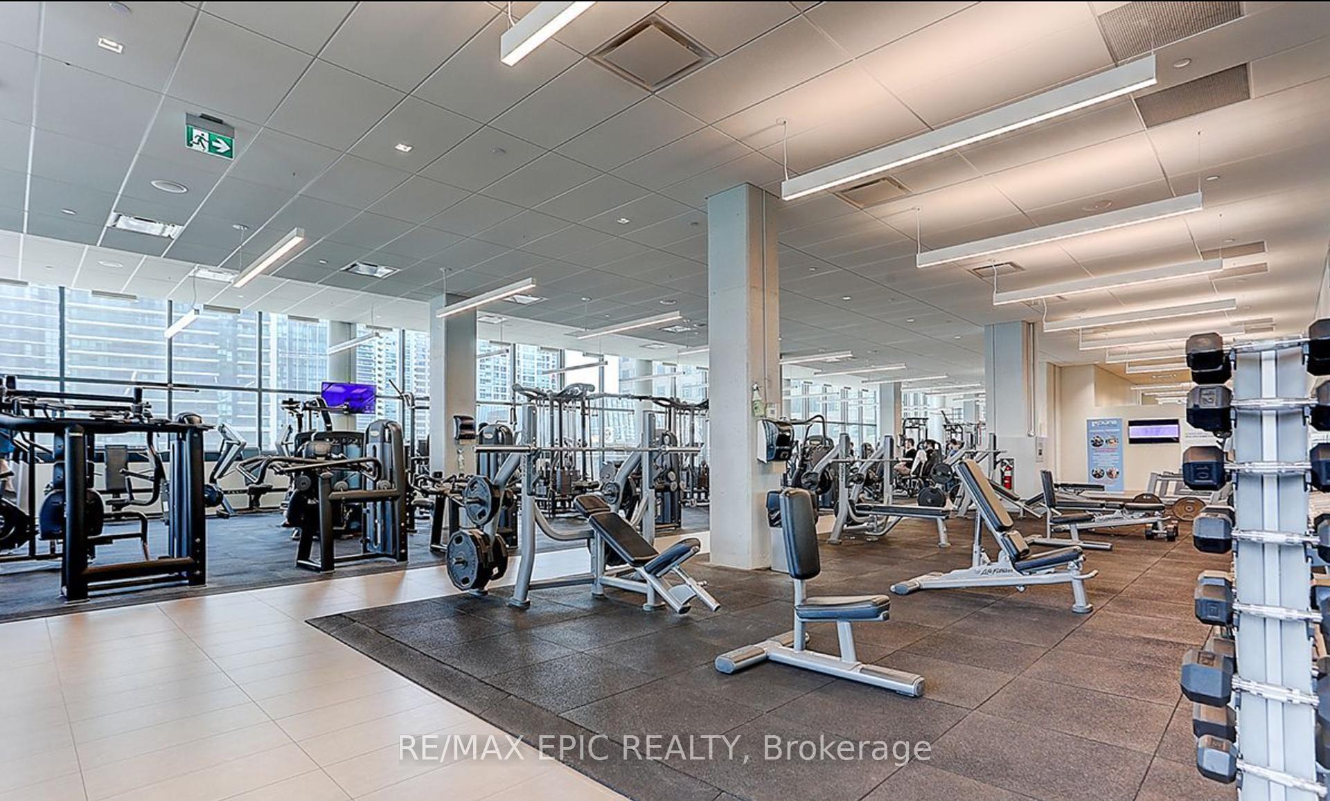 3 Bedrooms Condo at 88 Harbour,  Toronto For sale