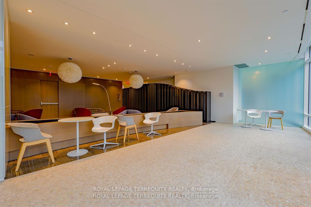 2 Bedrooms Condo at 1 Bloor, Toronto For sale