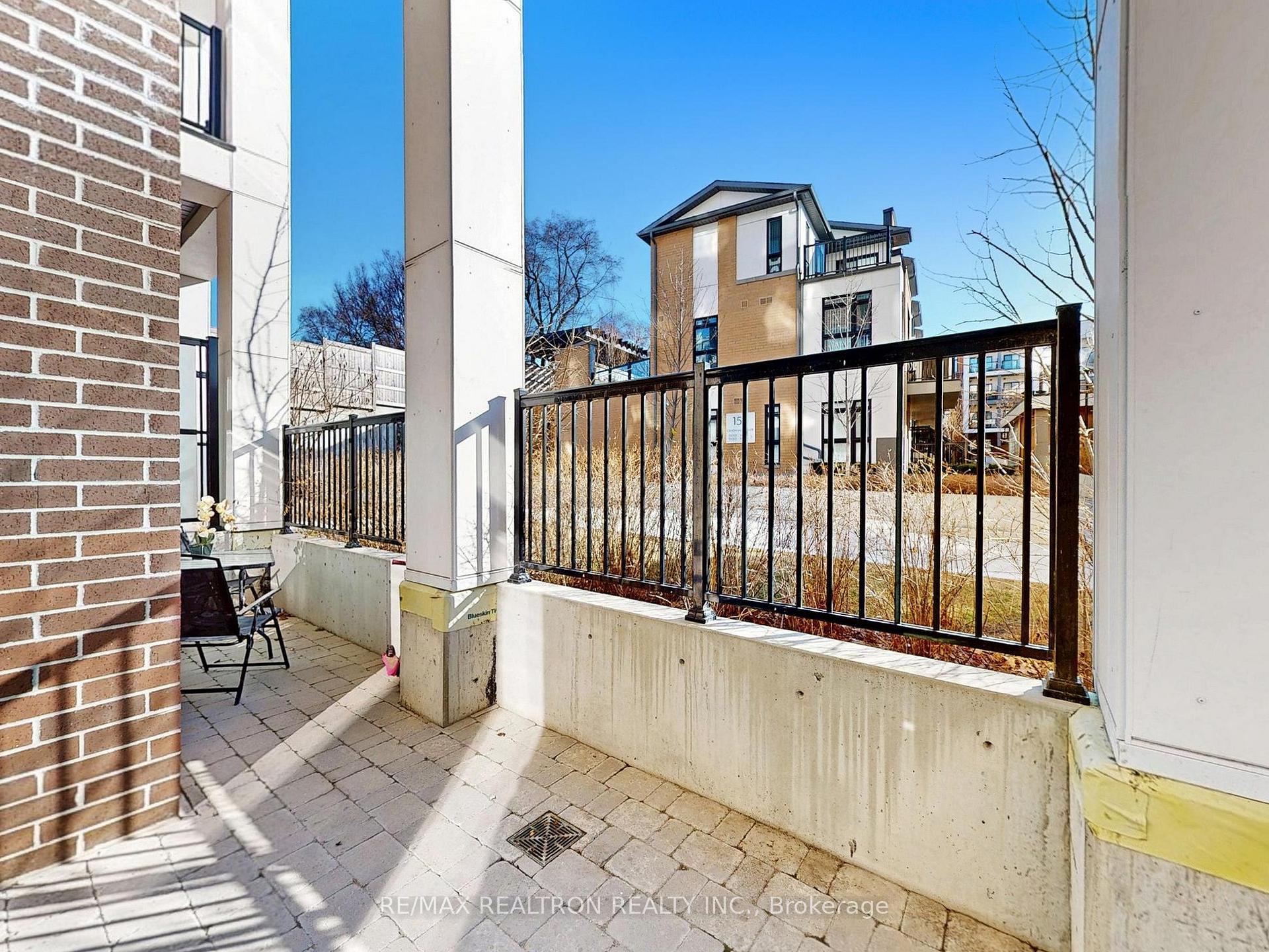 2 Bedrooms Condo at 160 Canon Jackson, Toronto For sale
