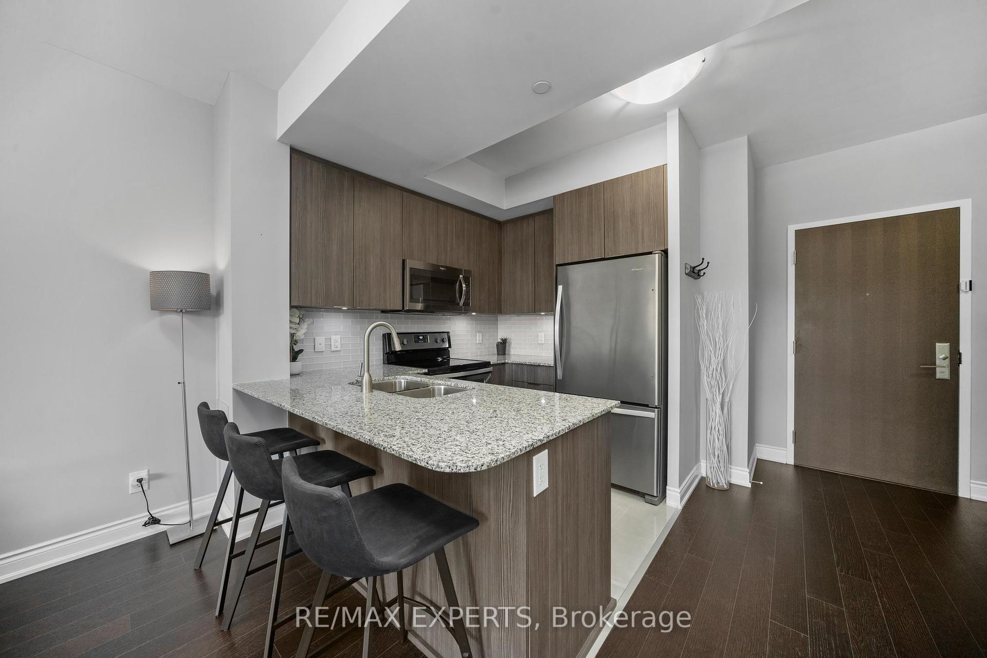 1 Bedroom Condo at 86 Woodbridge, Vaughan For sale