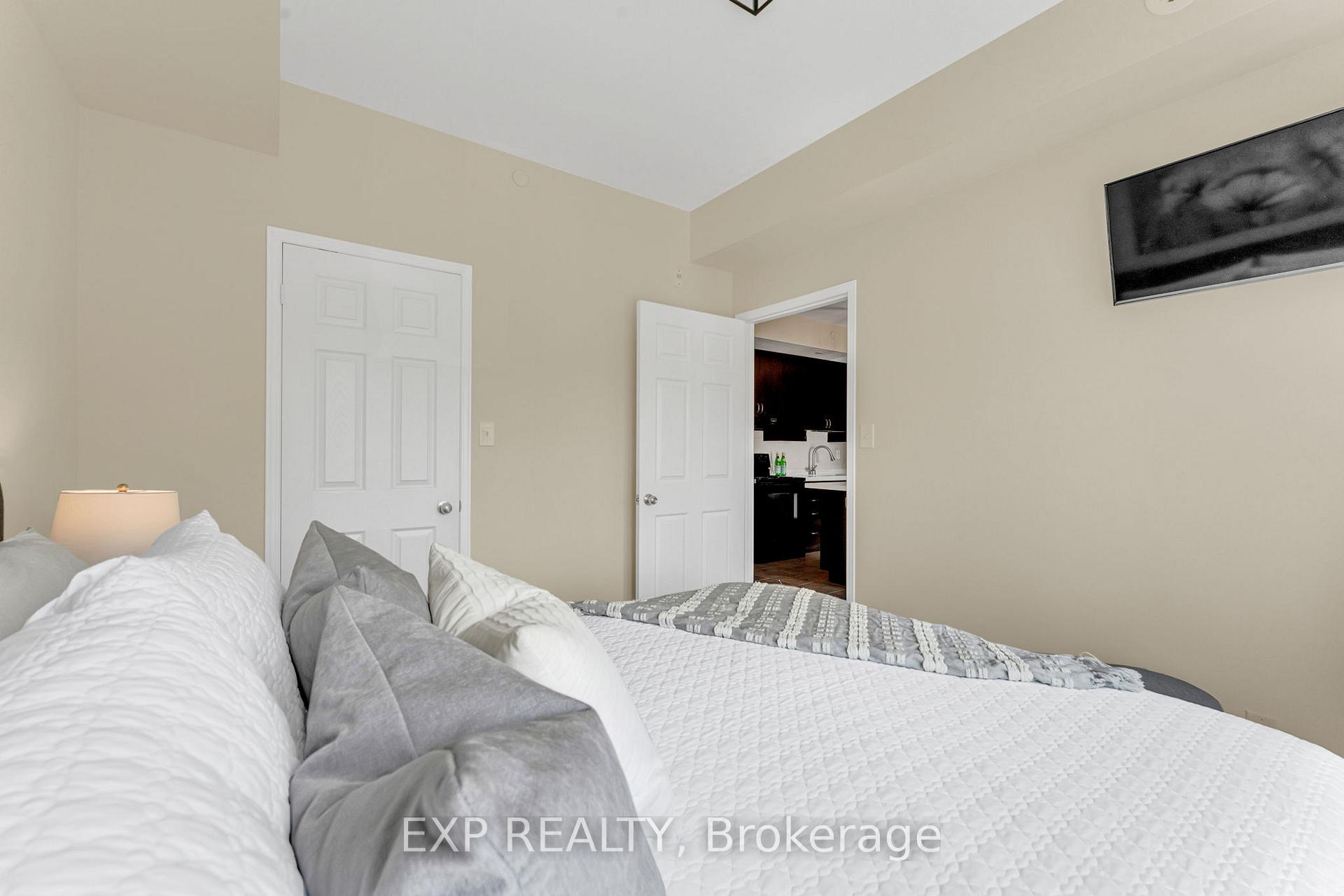 1 Bedroom Condo at 5150 Winston Churchill, Mississauga For sale