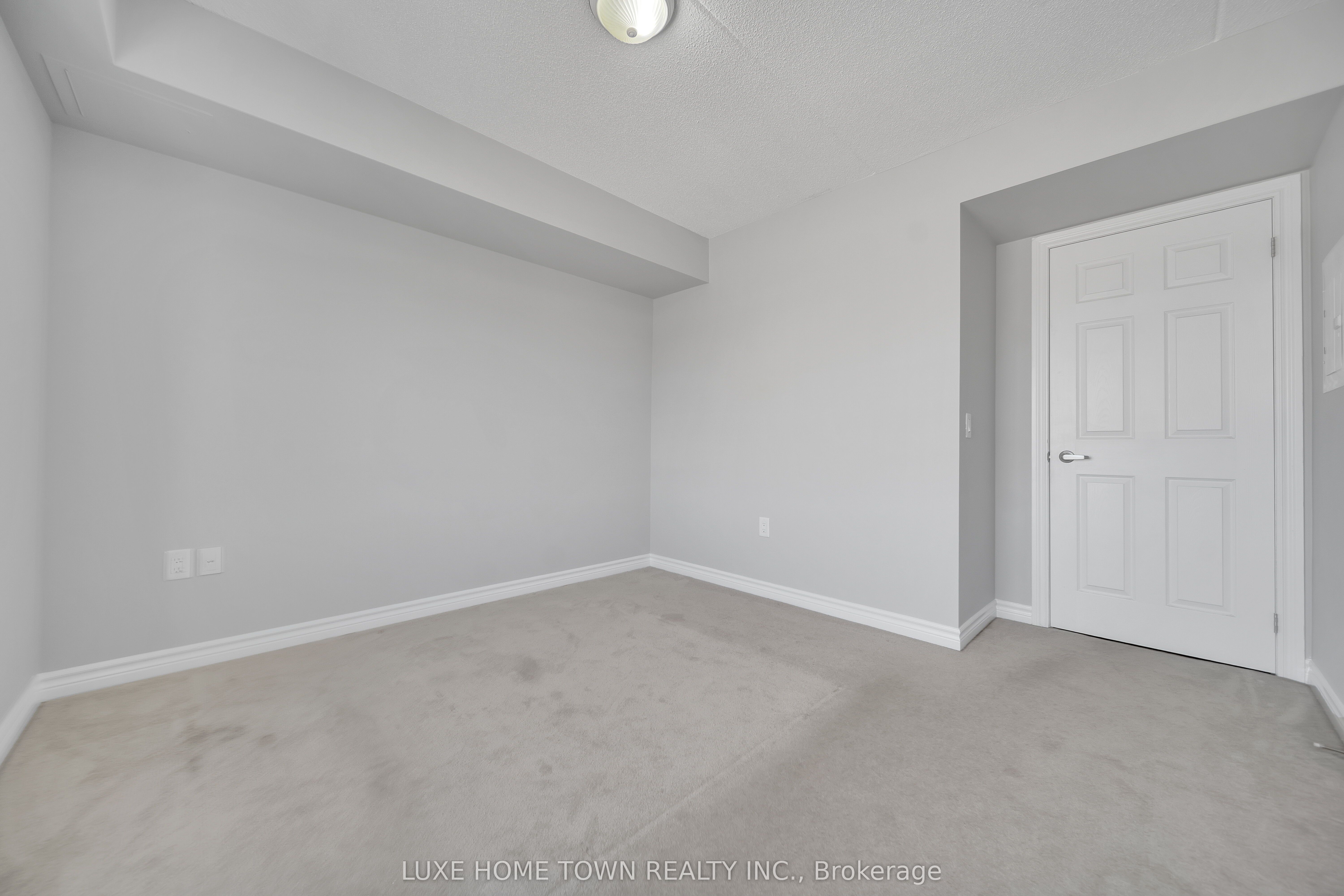 716 Main Street E, #801