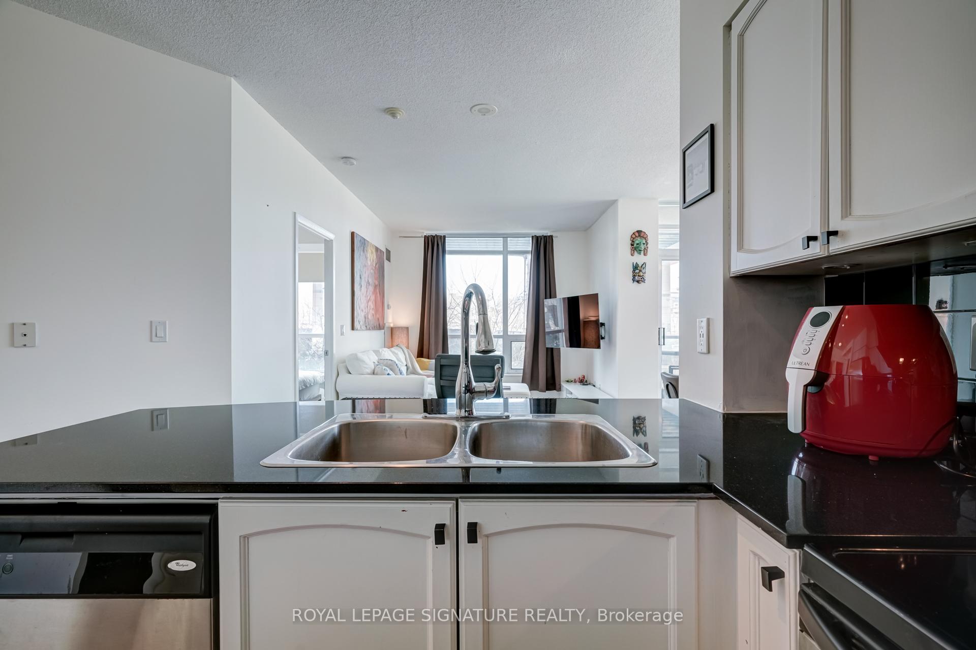 2 Bedrooms Condo at 231 Fort York, Toronto For sale