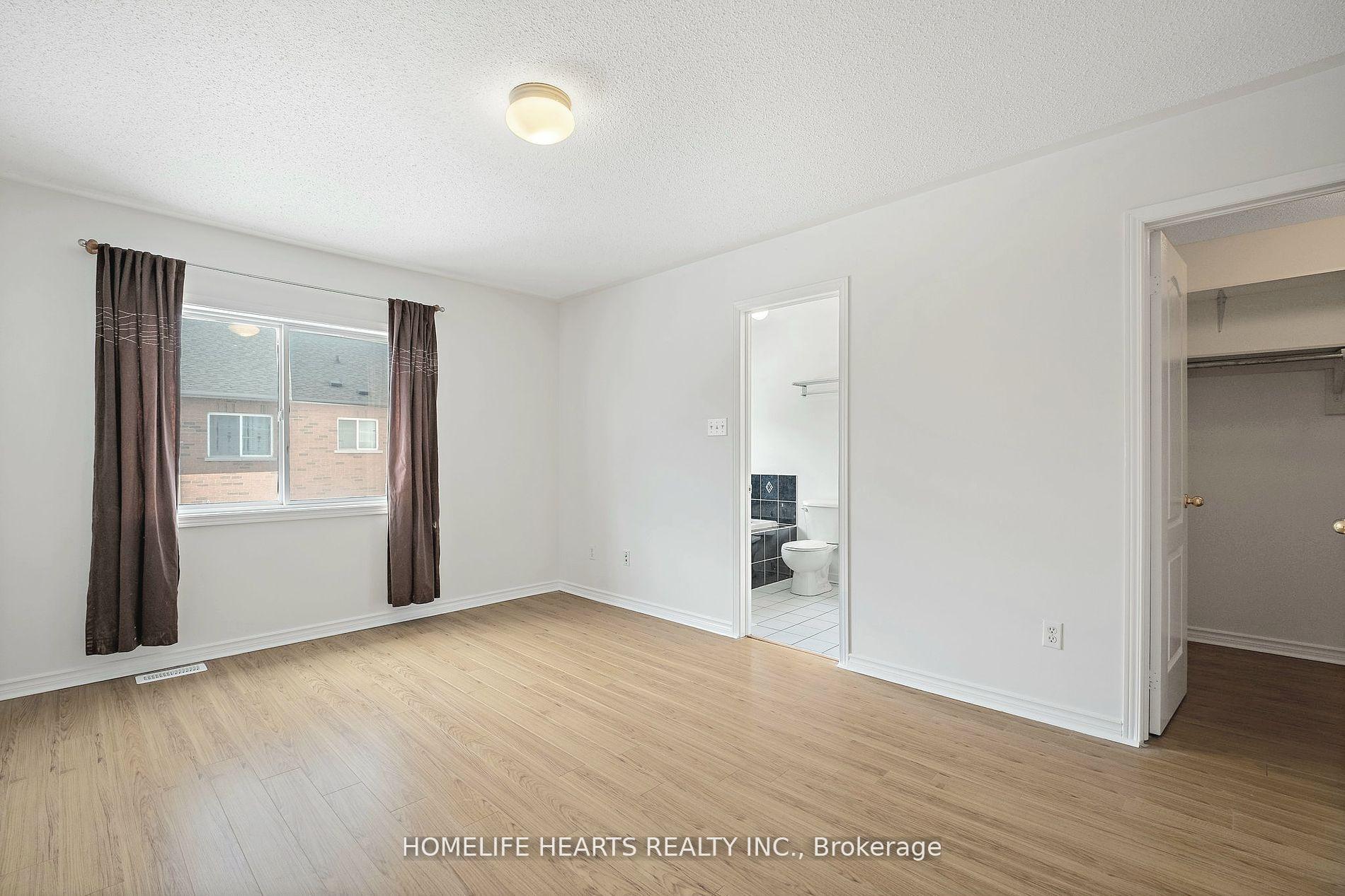 3 Bedrooms Condo at 525 Novo Star, Mississauga For sale