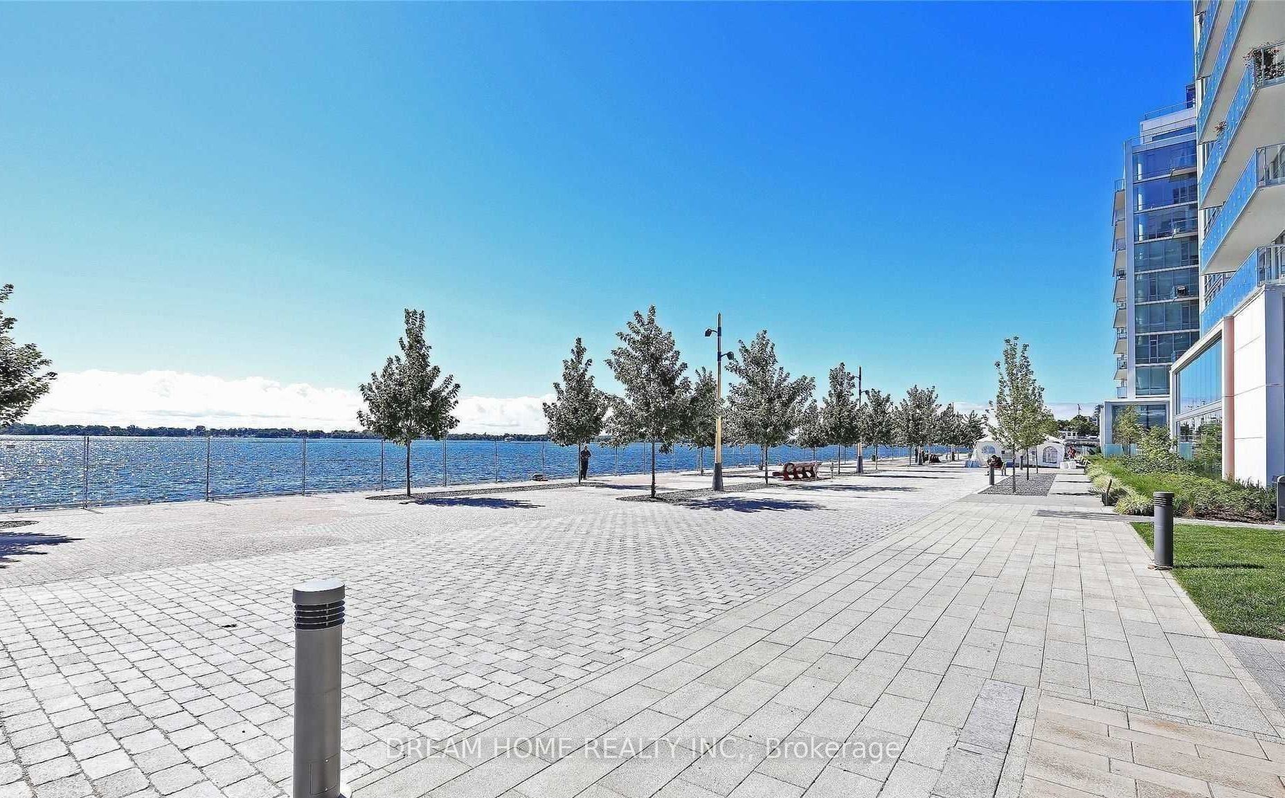 15 Queens Quay E, #515