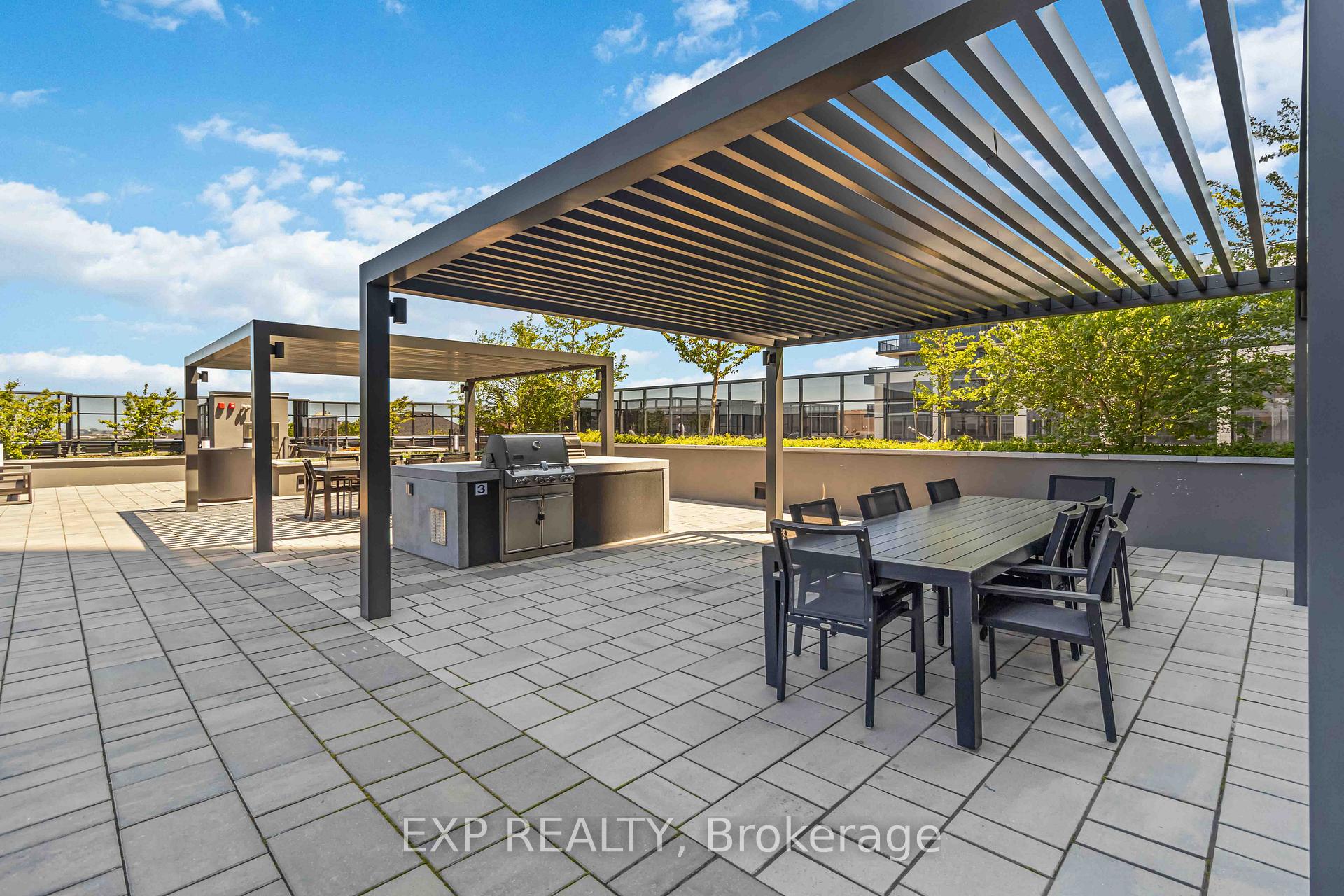 2 Bedrooms Condo at 8 Nahani, Mississauga For sale