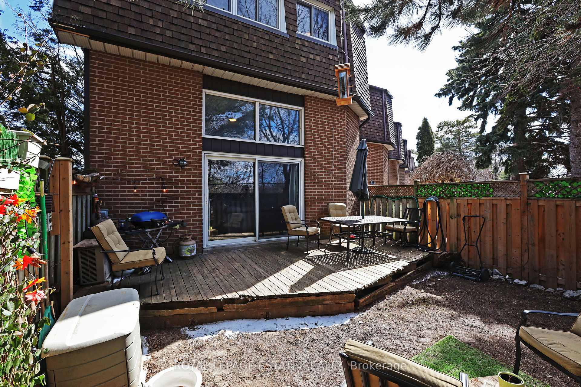 4 Bedrooms Condo at 3100 Kingston, Toronto For sale