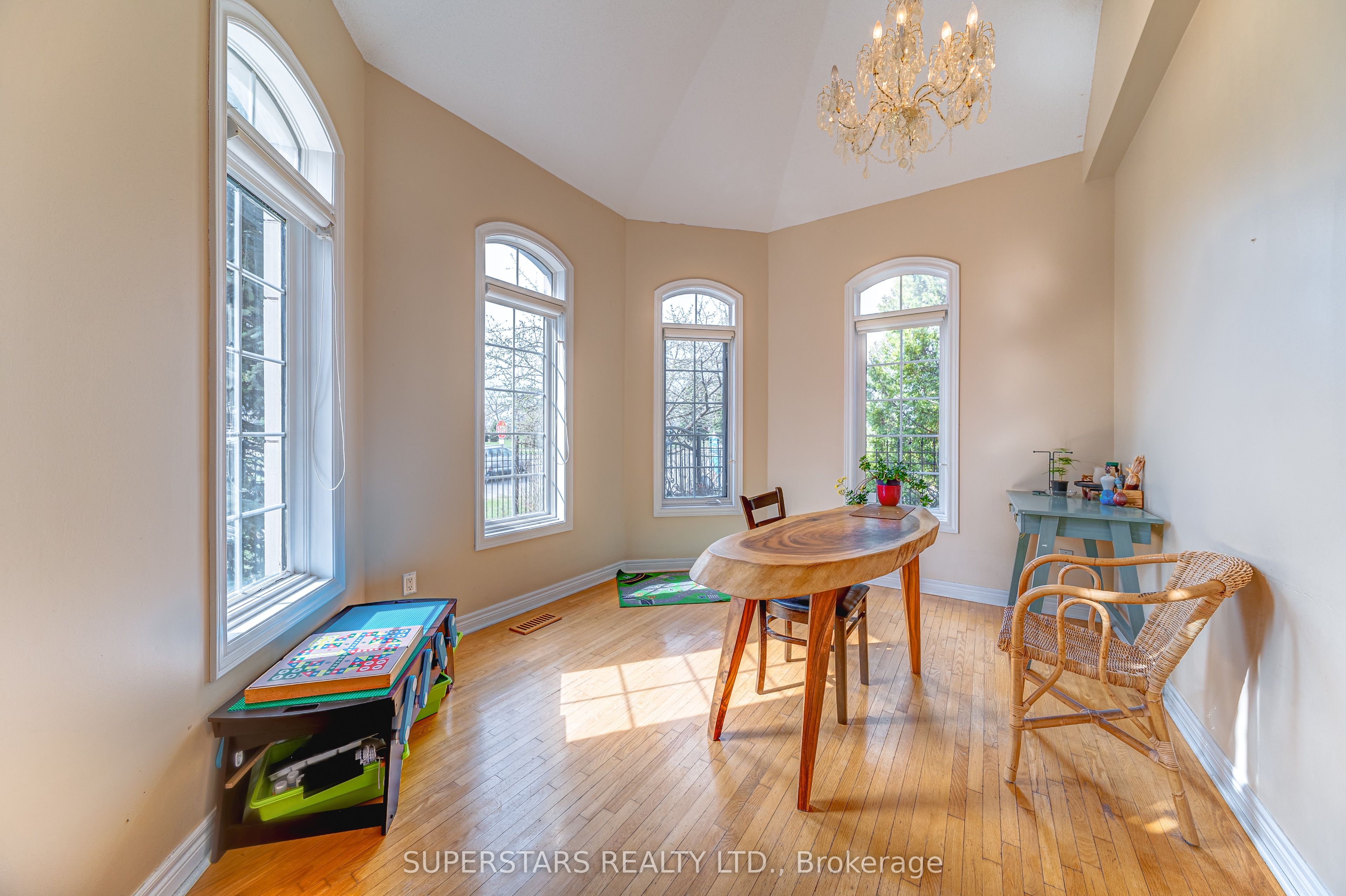 207 Frank Endean Road