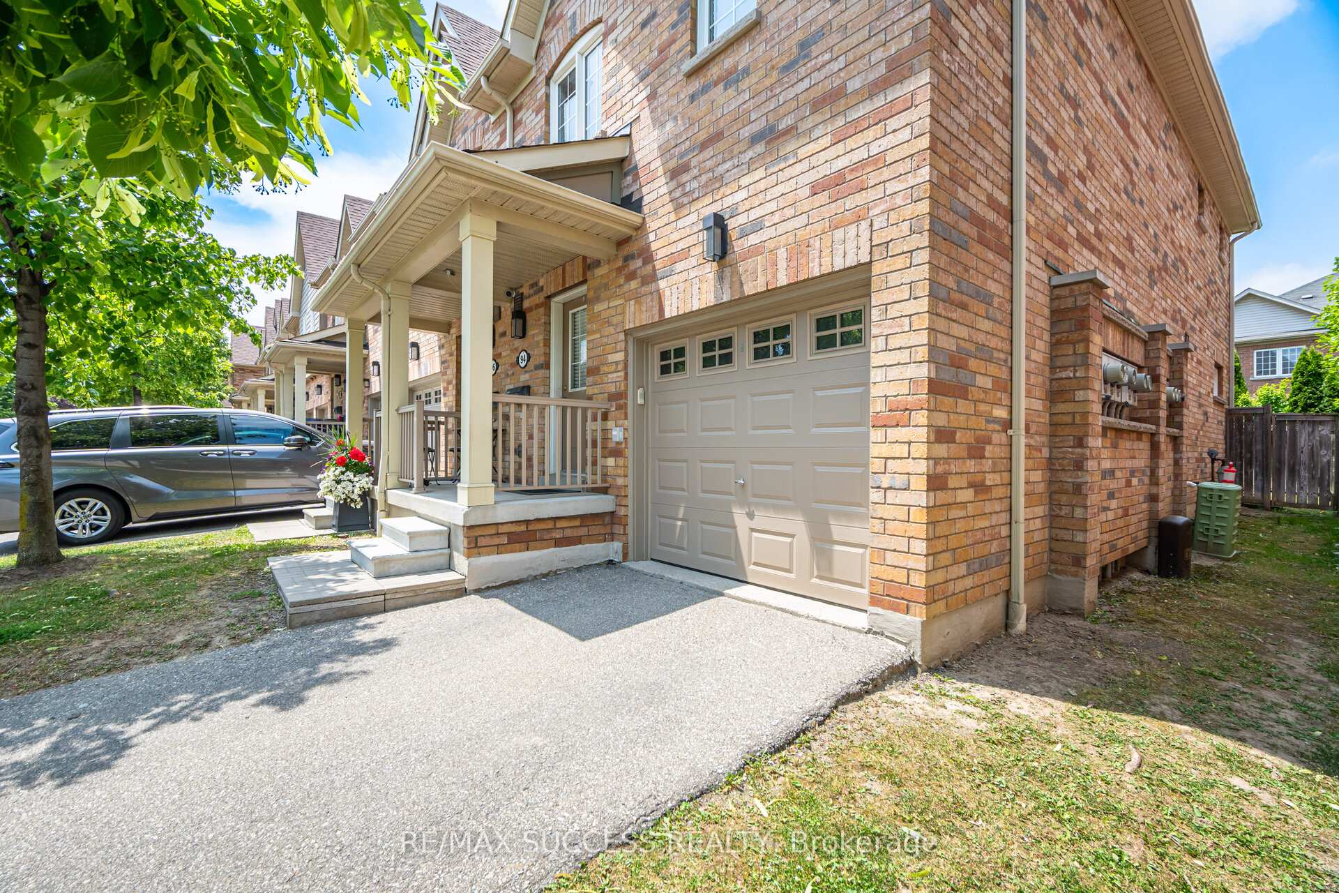 3 Bedrooms Condo at 5255 Palmetto, Mississauga For sale