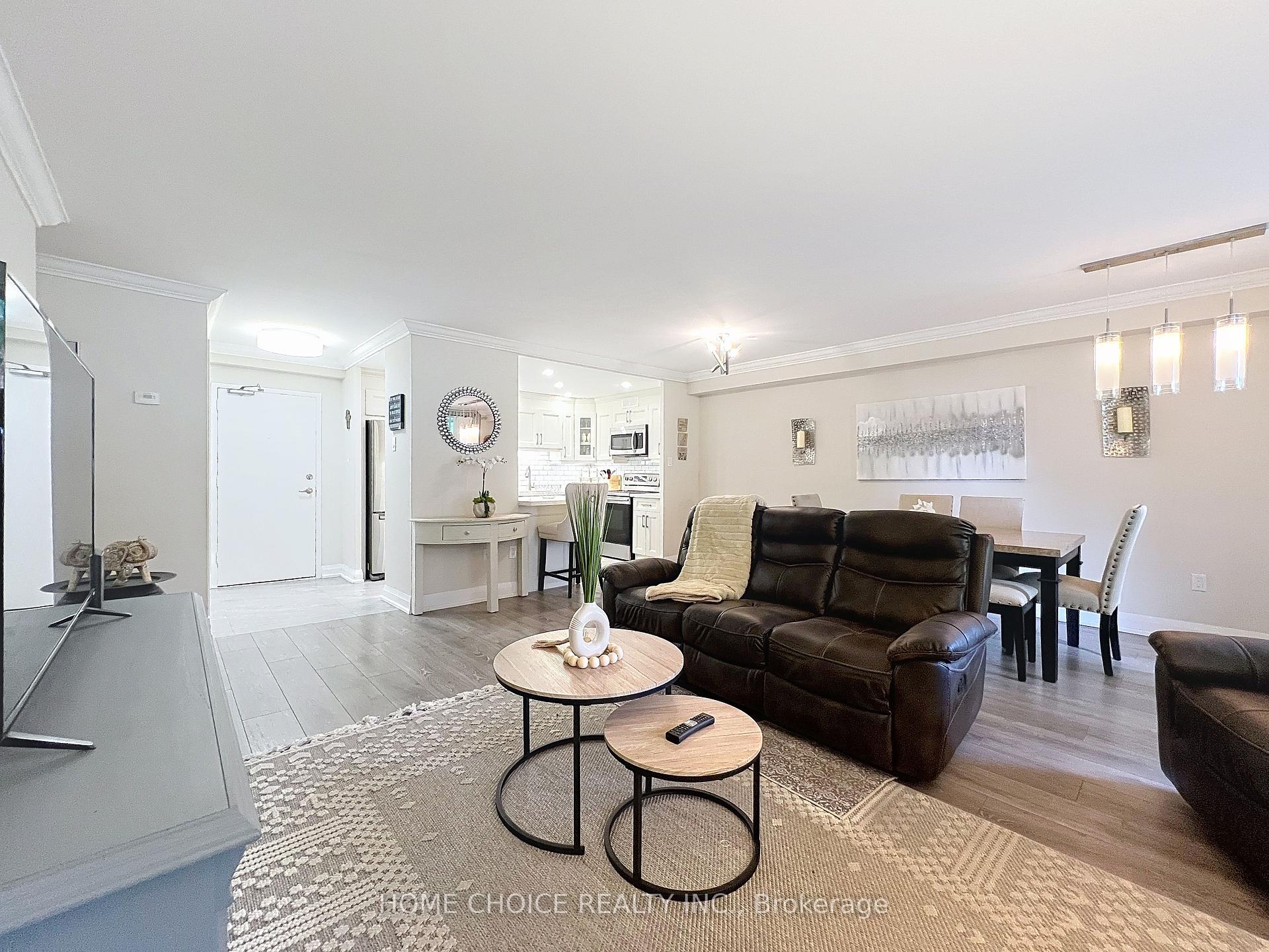3 Bedrooms Condo at 15 La Rose, Toronto For sale