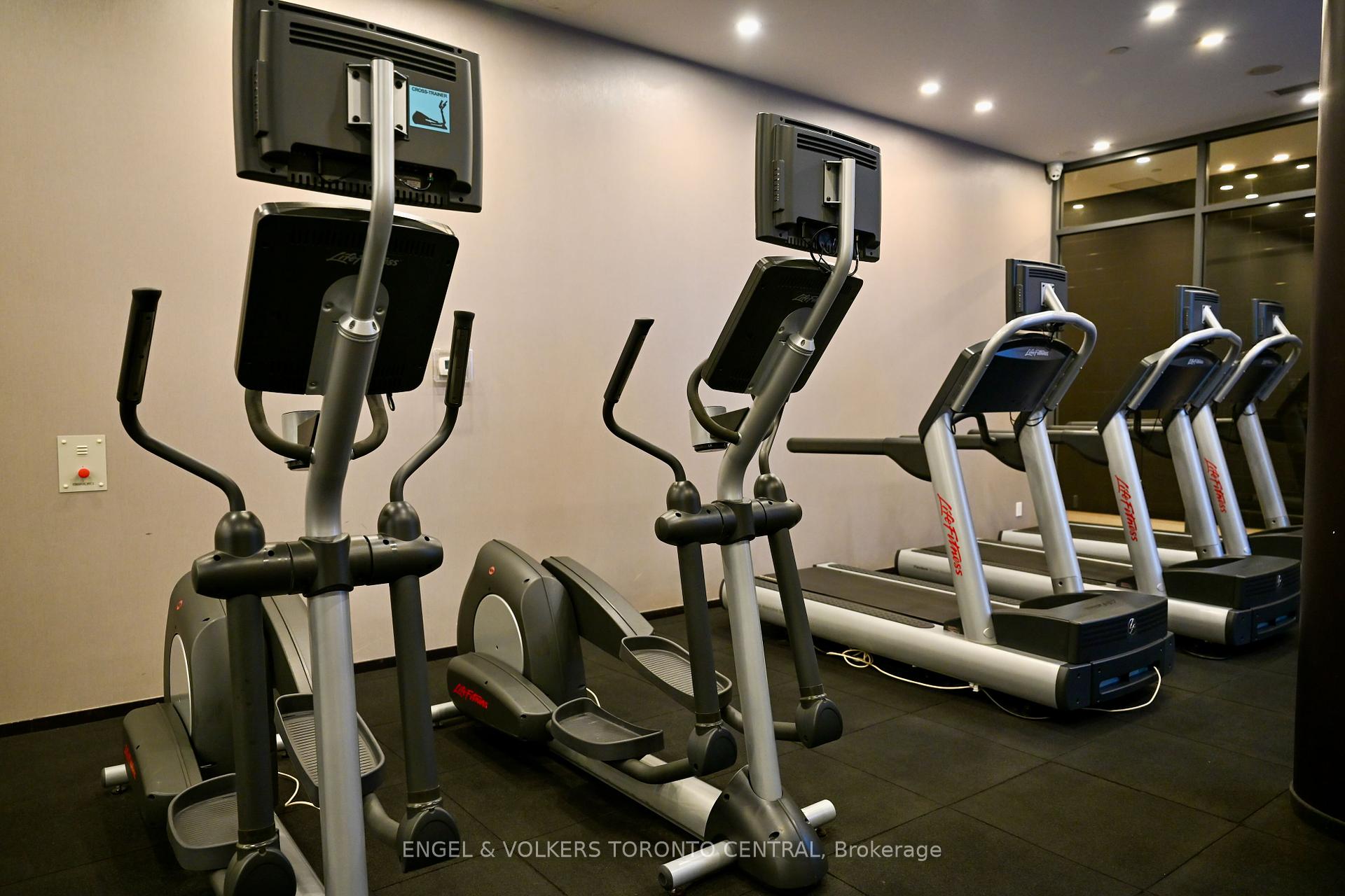 2 Bedrooms Condo at 770 Bay, Toronto For sale