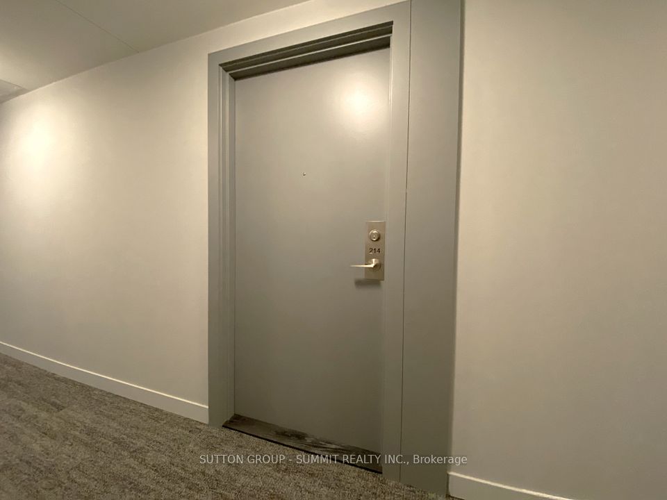 #214 - 859 The Queensway, Toronto, ON M8Z 1N8