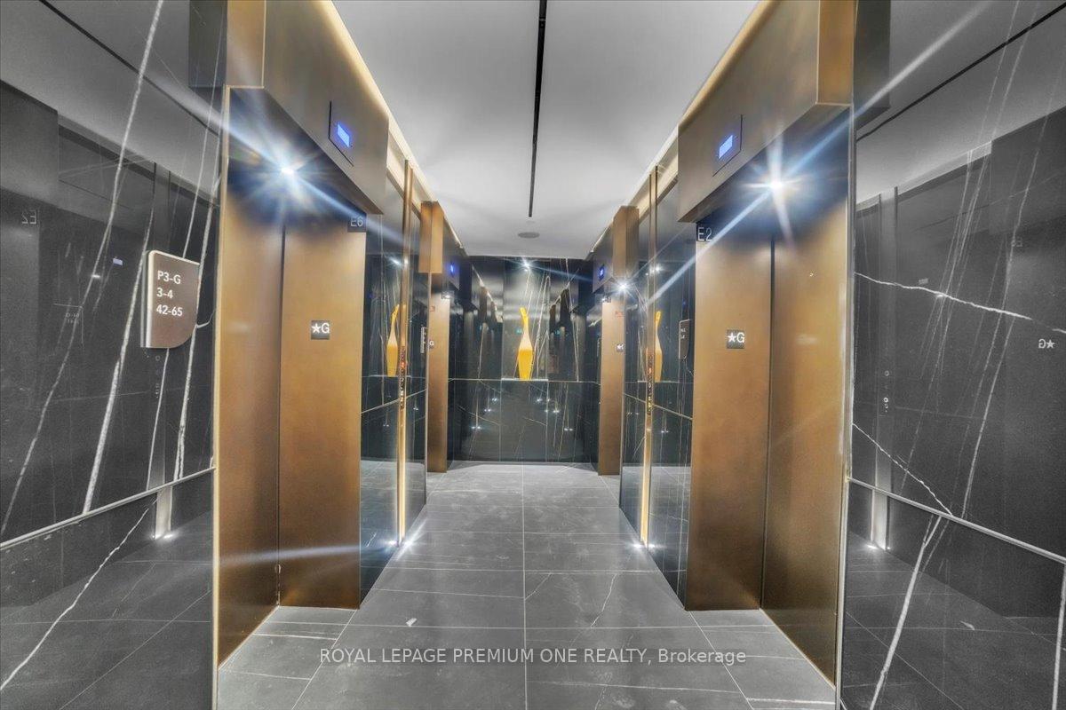 2 Bedrooms Condo at 11 Yorkville, Toronto For sale