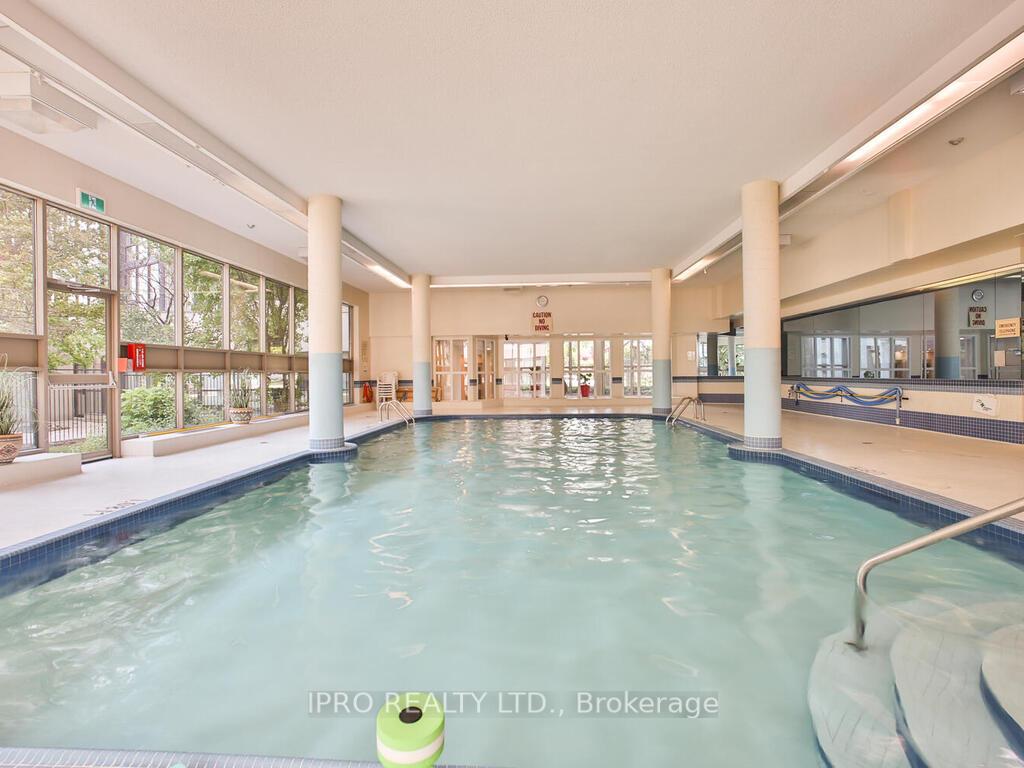 3 Bedrooms Condo at 330 Rathburn, Mississauga For sale