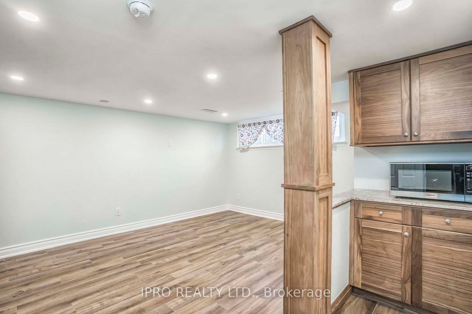 3614 Holden Crescent