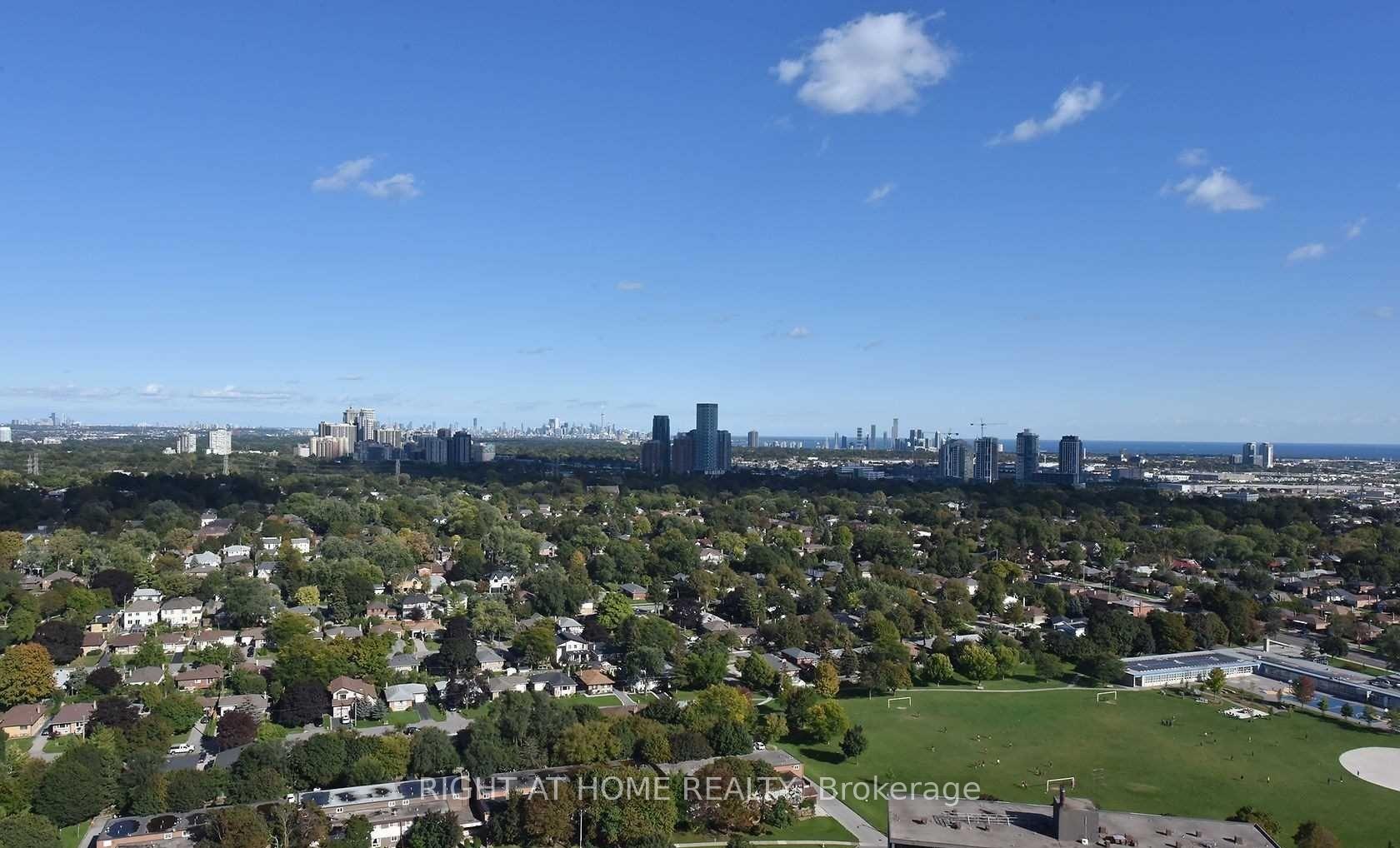 2 Bedrooms Condo at 9 Valhalla Inn, Toronto For sale