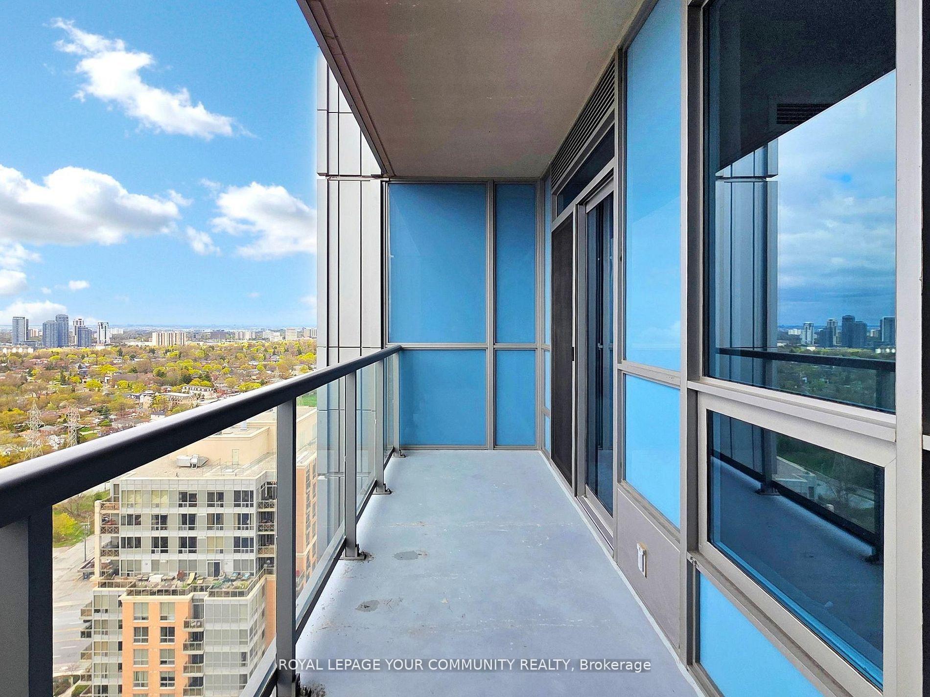 2 Bedrooms Condo at 15 Viking, Toronto For sale
