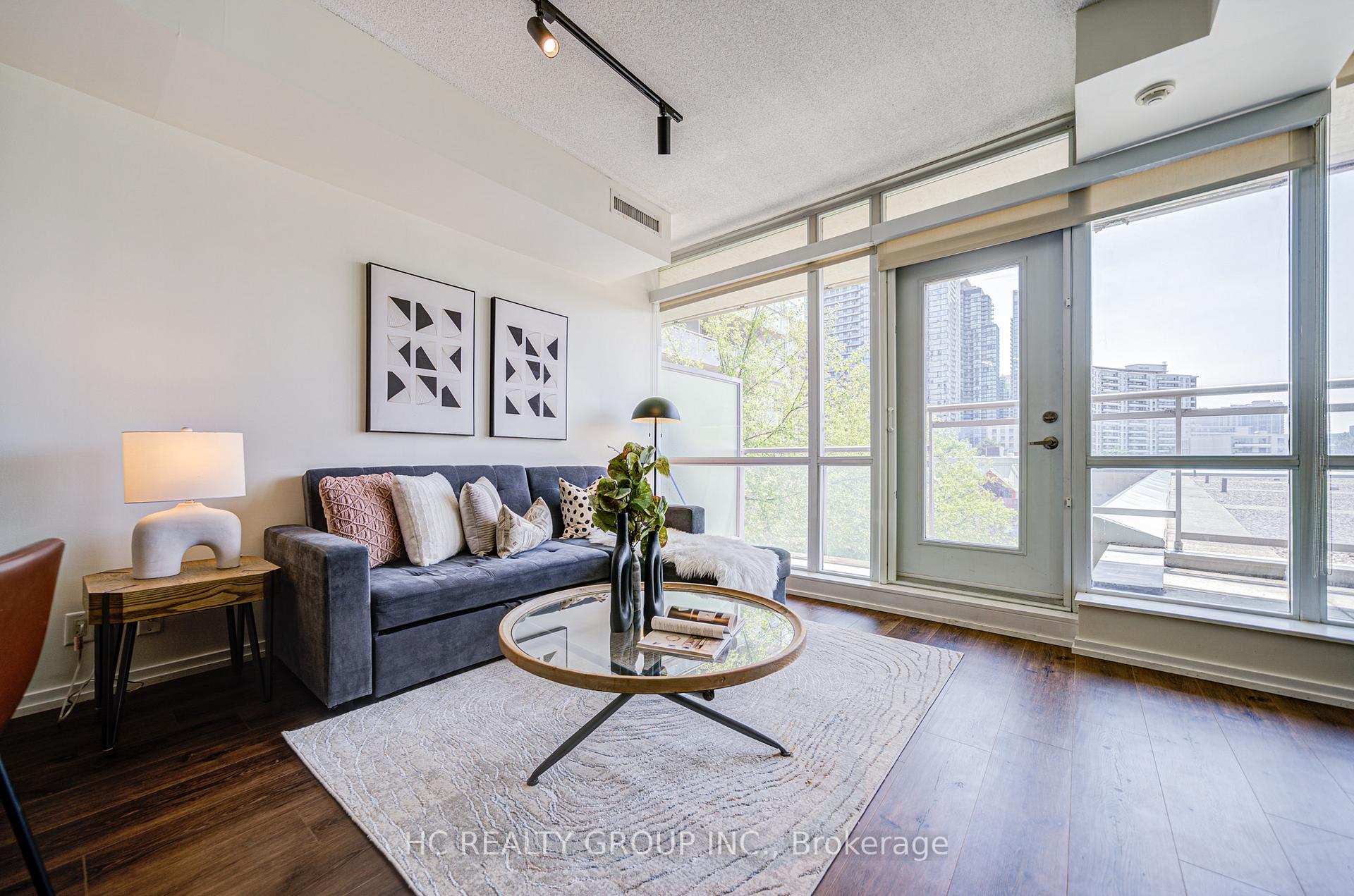 2 Bedrooms Condo at 30 Canterbury, Toronto For sale