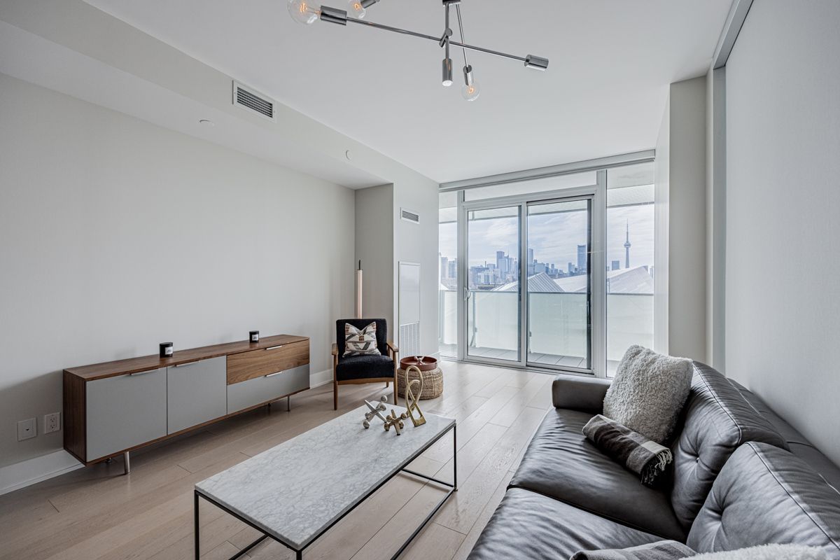 200 Bloor Street W 1001