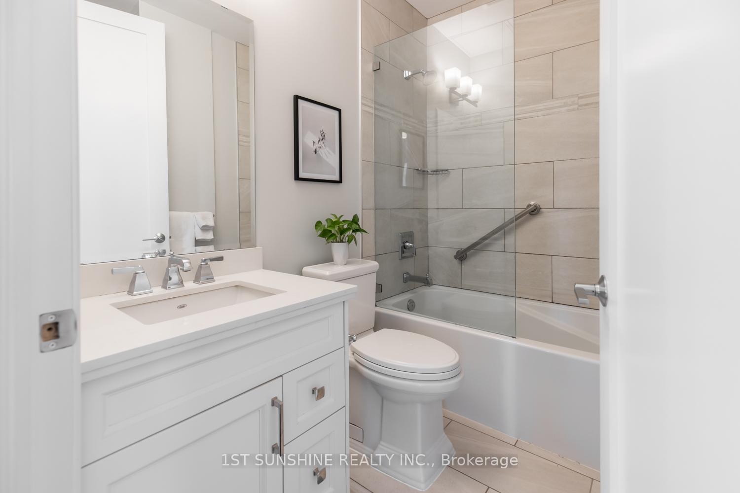 2 Bedrooms Condo at 112 King, Hamilton For sale