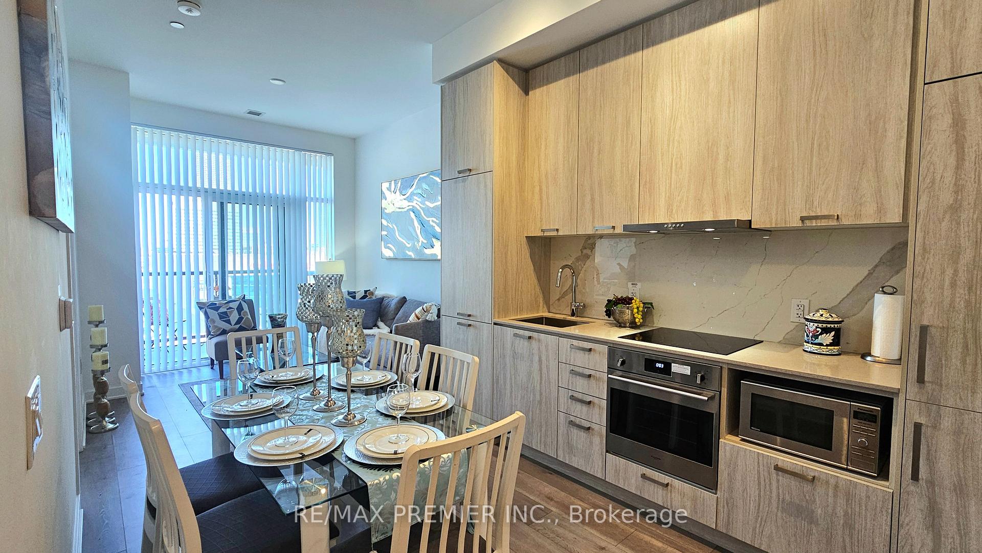 2 Bedrooms Condo at 10 Honeycrisp, Vaughan For sale