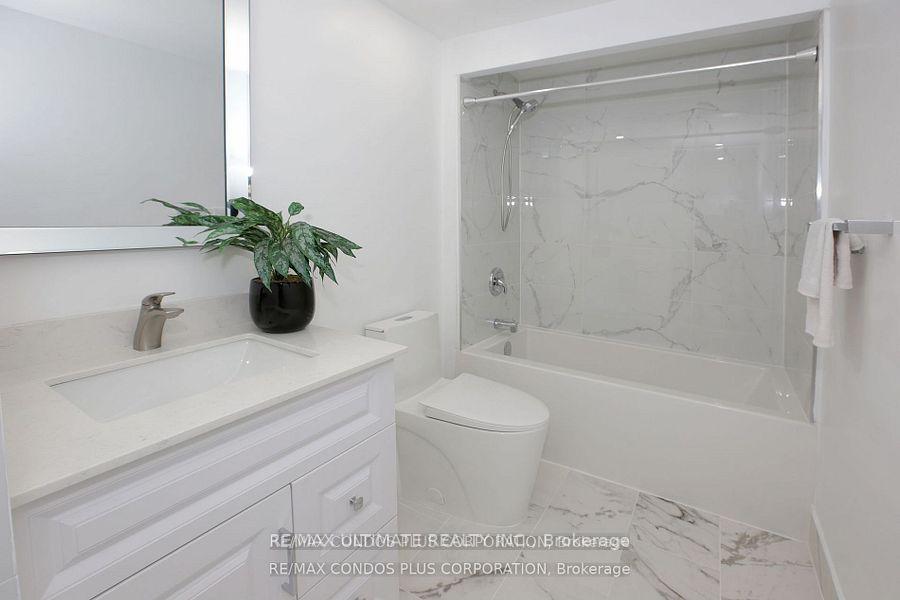 1 Bedroom Condo at 77 Harbour, Toronto For sale