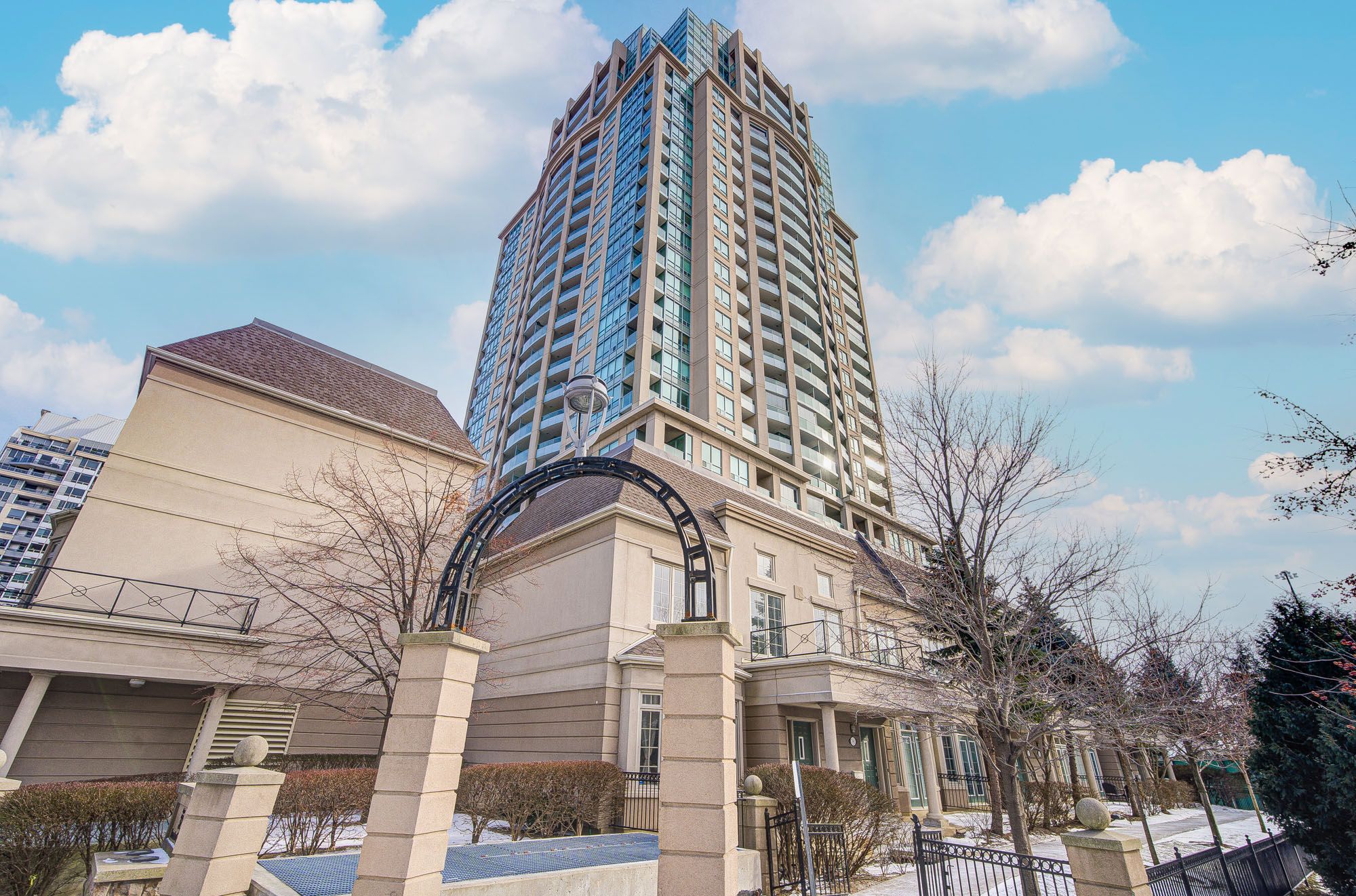 32 Kenaston Gardens TH103