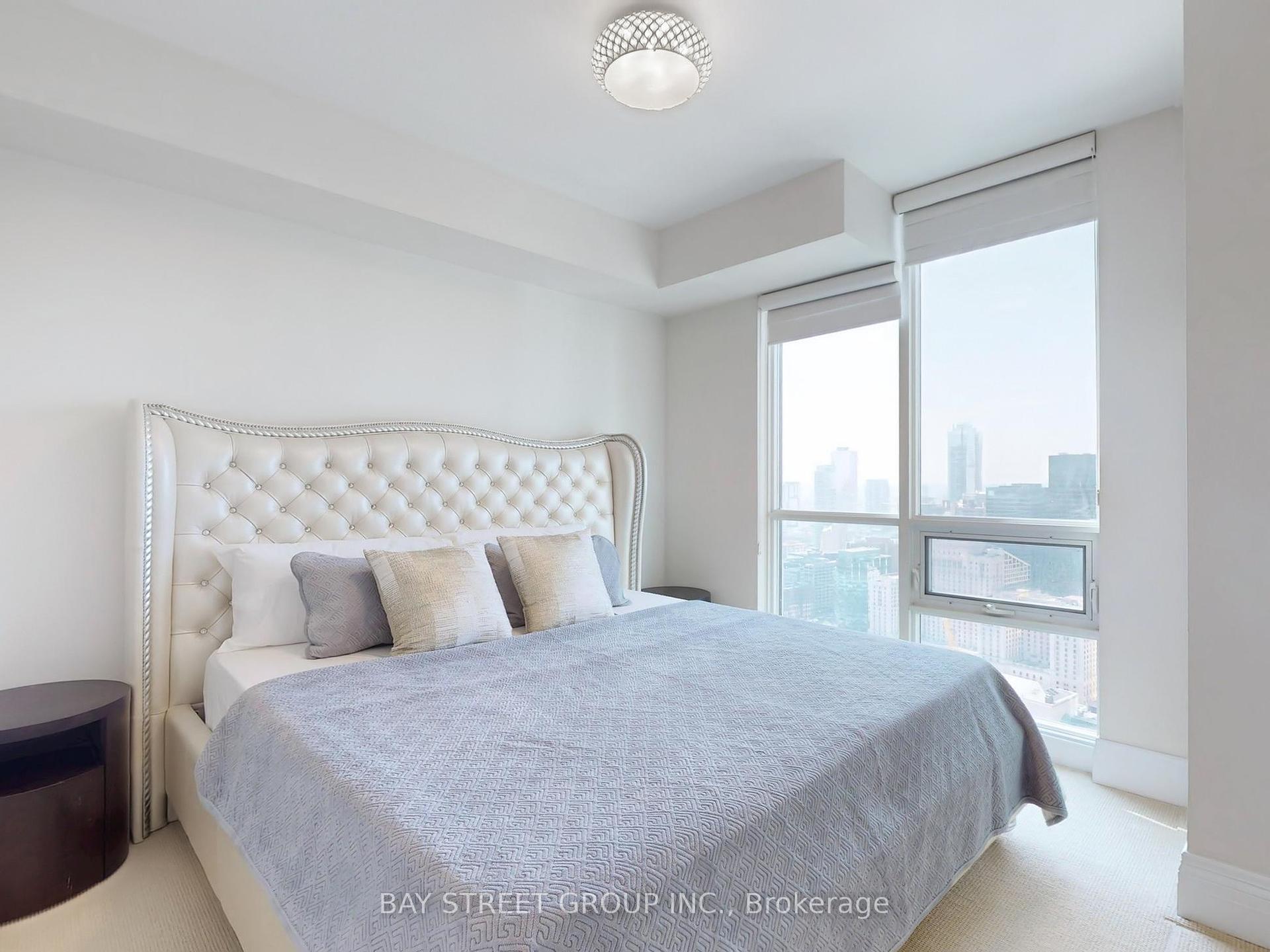 3 Bedrooms Condo at 33 BAY, Toronto For sale