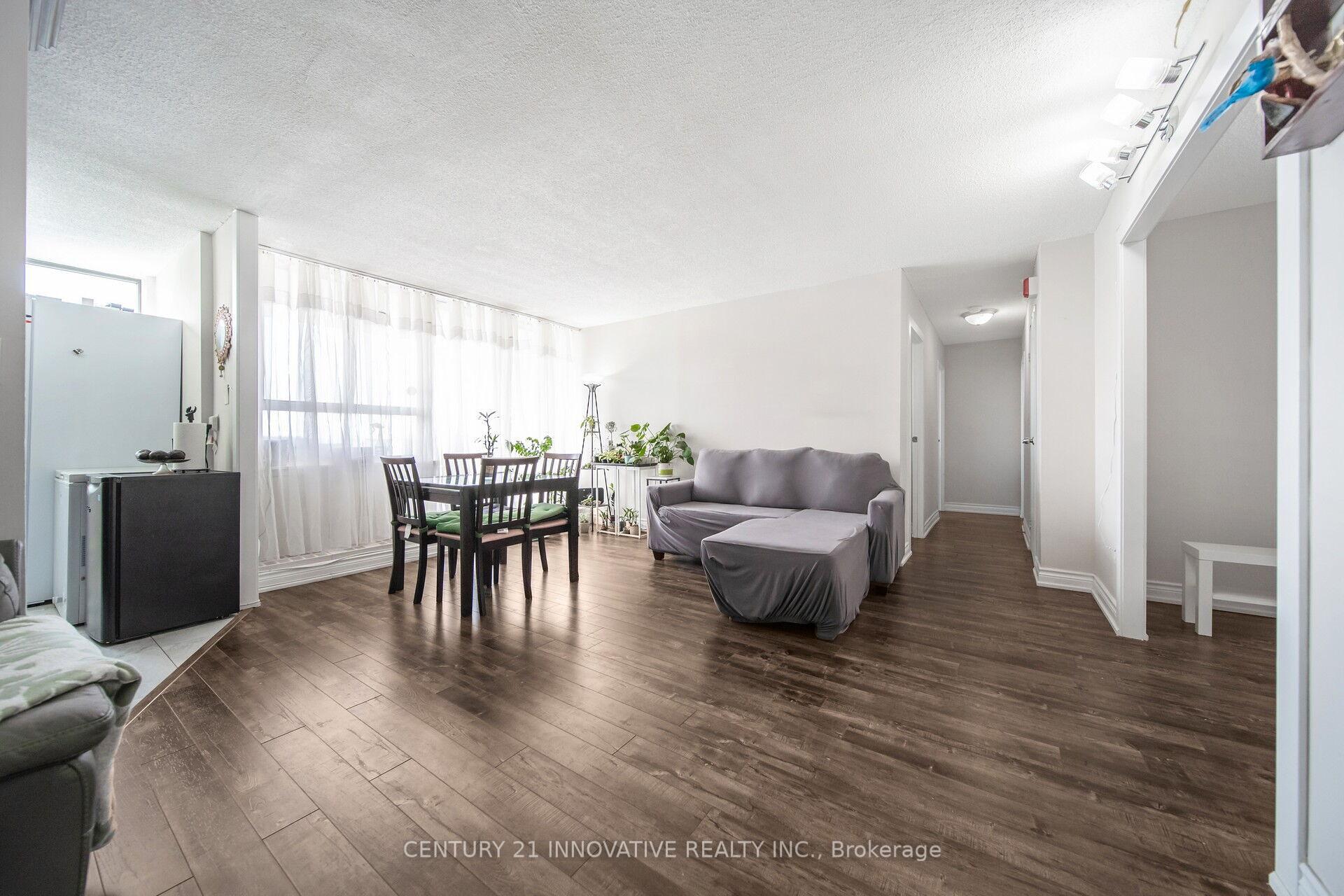 2 Bedrooms Condo at 100 Wingarden, Toronto For sale
