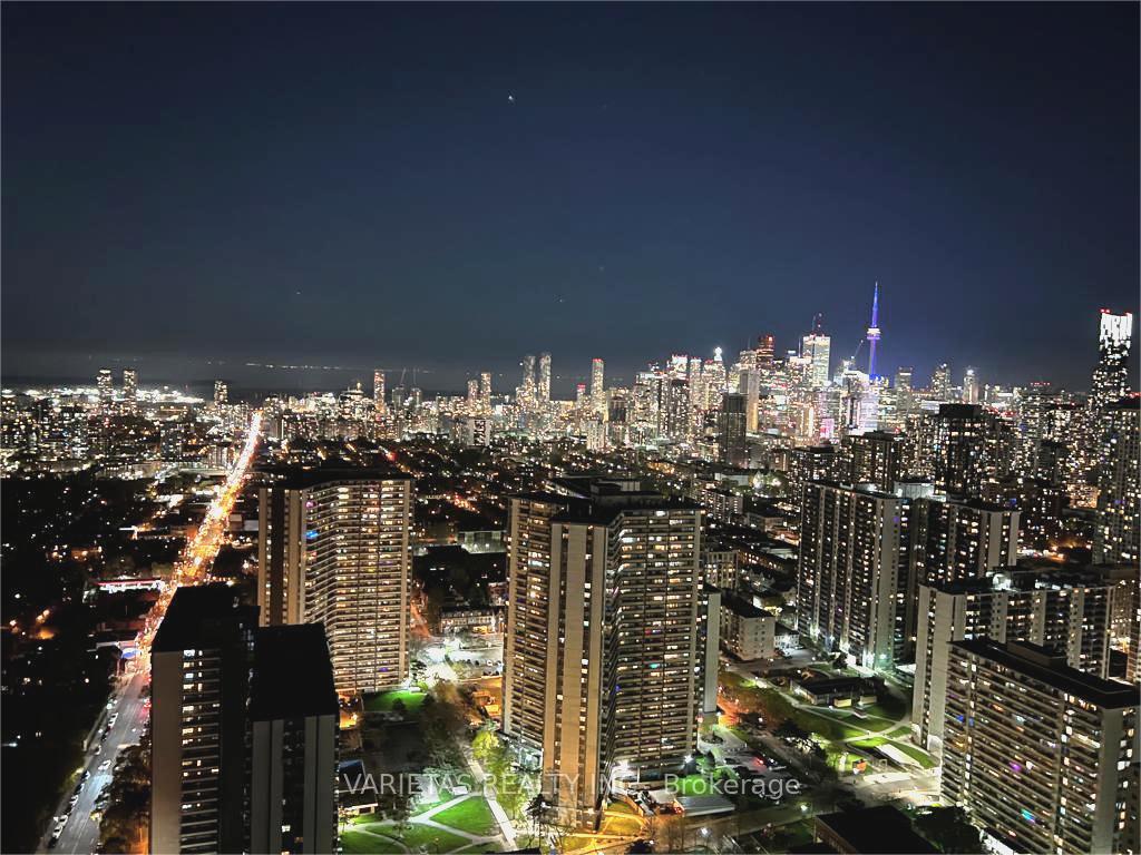 3 Bedrooms Condo at 585 Bloor,  Toronto For sale