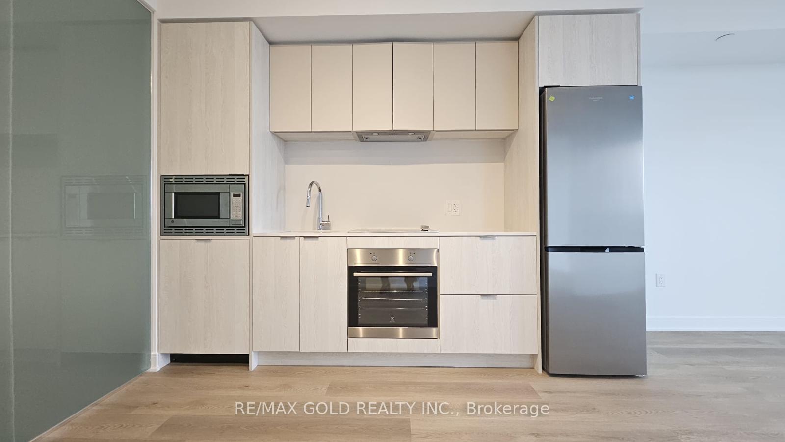 2 Bedrooms Condo at 86 Dundas, Mississauga For sale