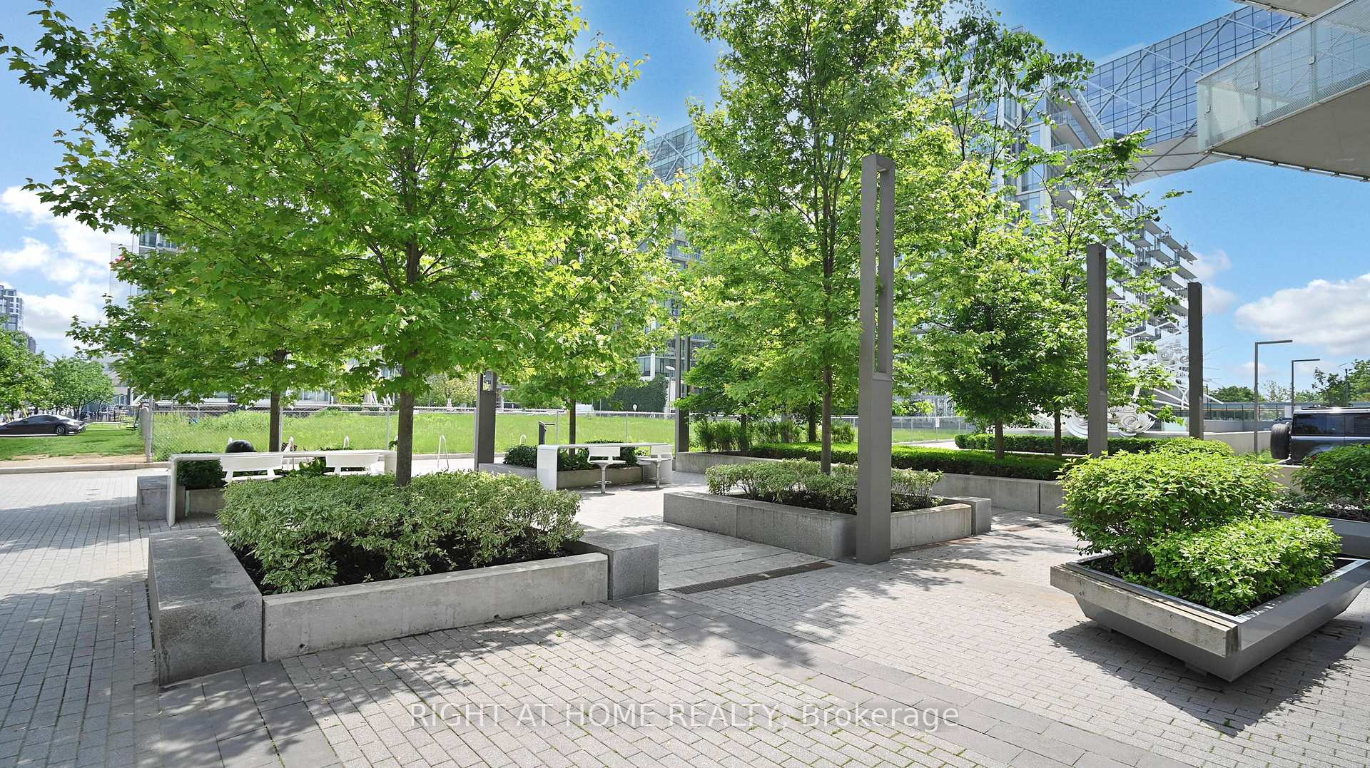 2 Bedrooms Condo at 15 Queens, Toronto For sale