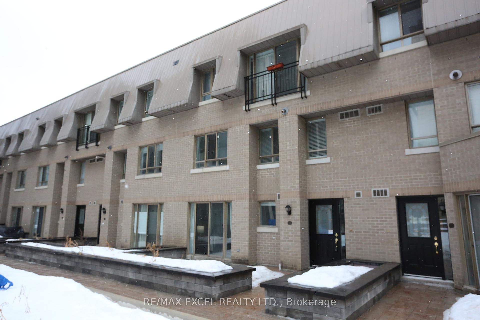 2 Bedrooms Condo at 38 Hollywood, Toronto For sale