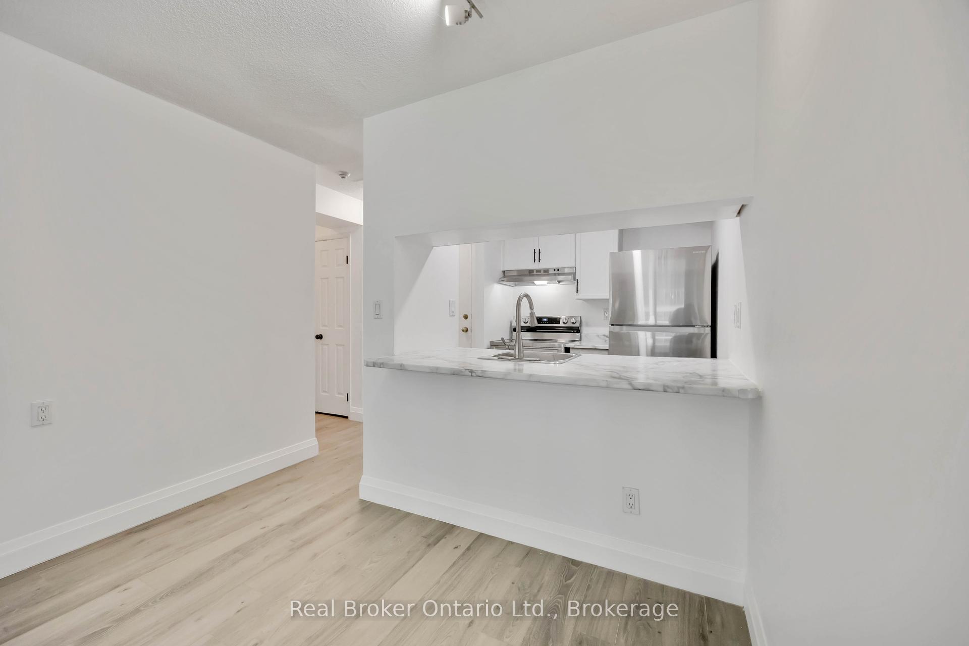 2 Bedrooms Condo at 222 The Esplanade, Toronto For sale