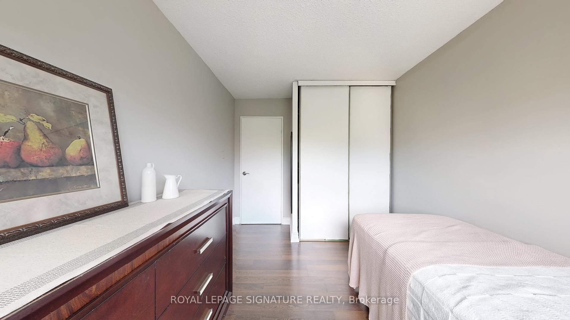 4 Bedrooms Condo at 20 Moonstone, Toronto For sale