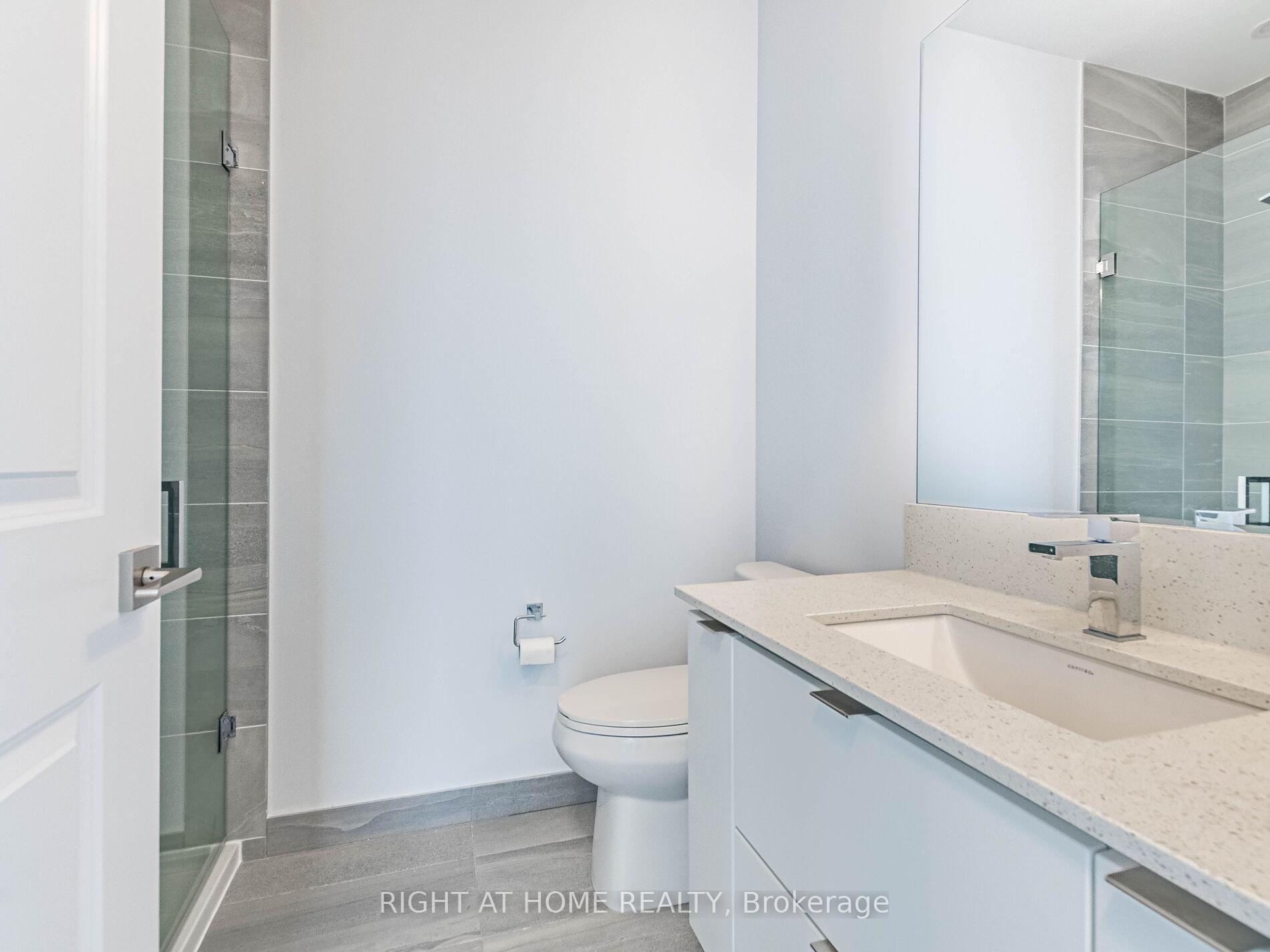 2 Bedrooms Condo at 30 Elm,  Mississauga For sale