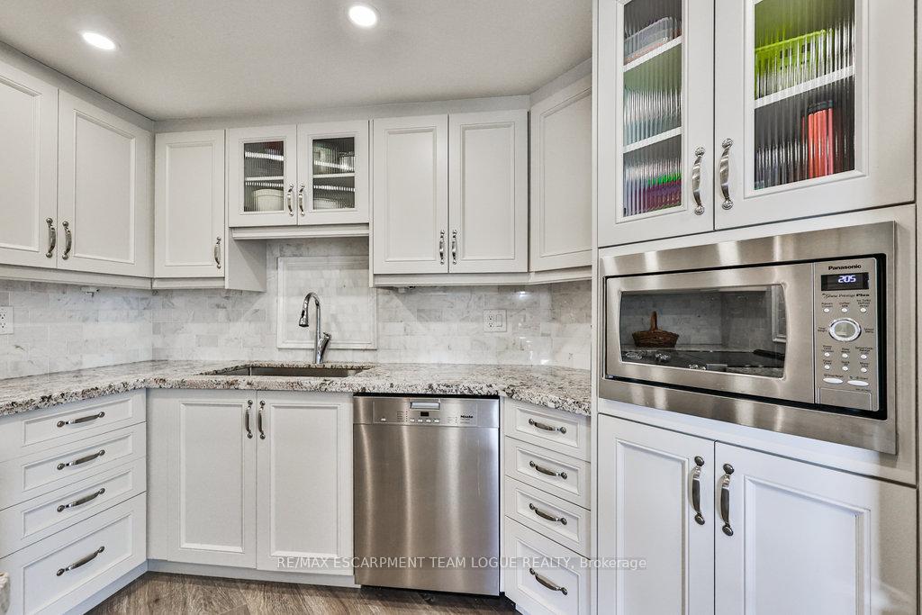 3 Bedrooms Condo at 7 Concorde,  Toronto For sale