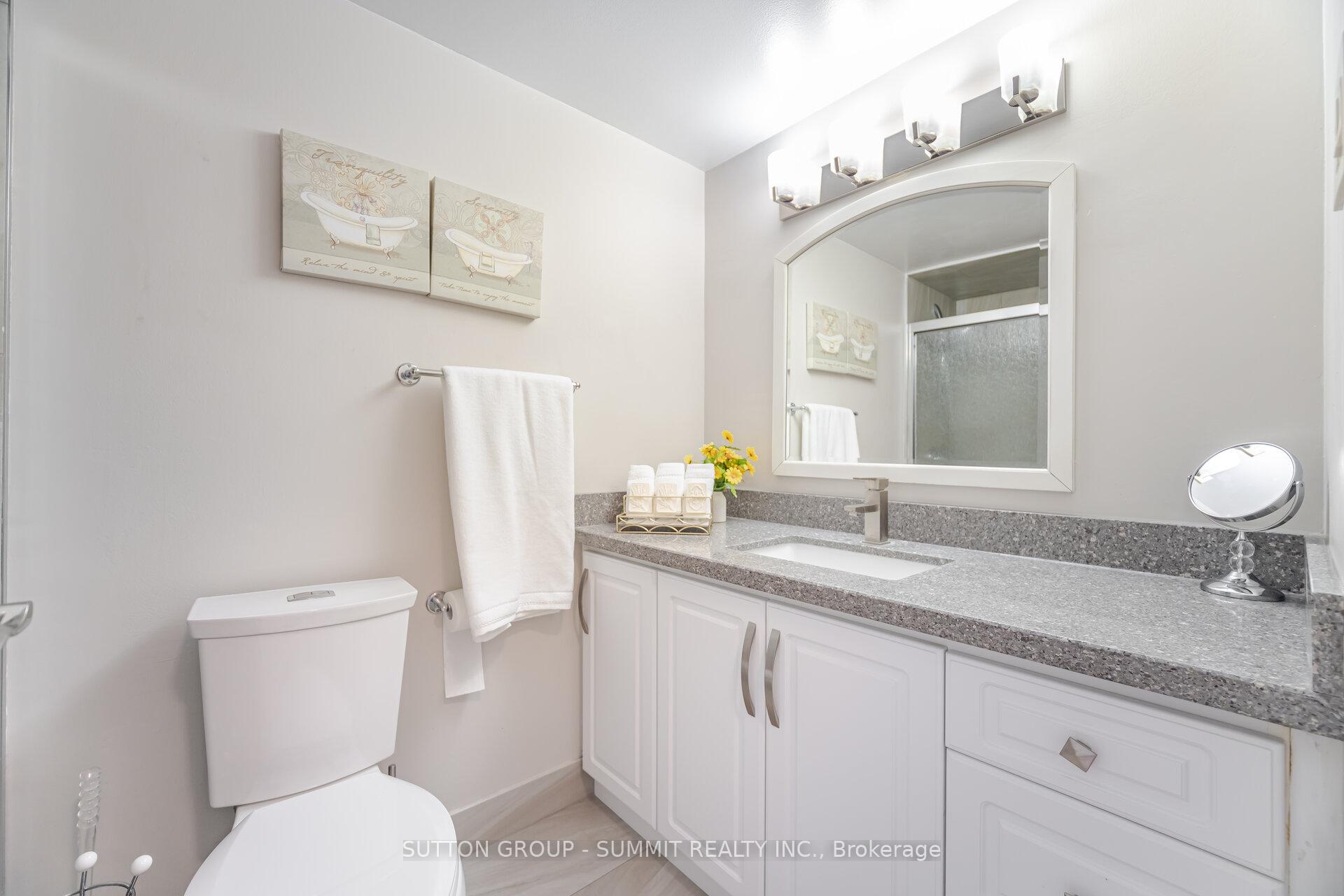 3 Bedrooms Condo at 1333 Bloor, Mississauga For sale