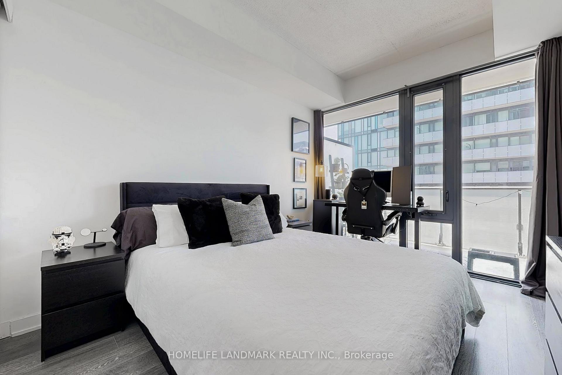 2 Bedrooms Condo at 185 Roehampton, Toronto For sale
