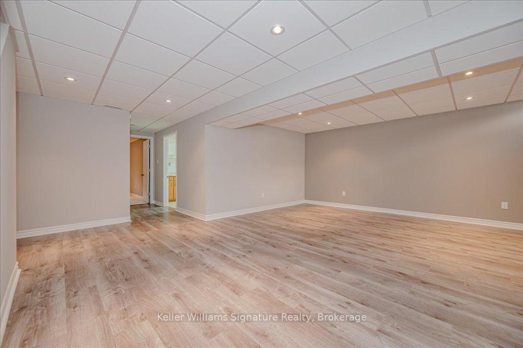 3 Bedrooms Condo at 2055 Walkers,  Burlington For sale