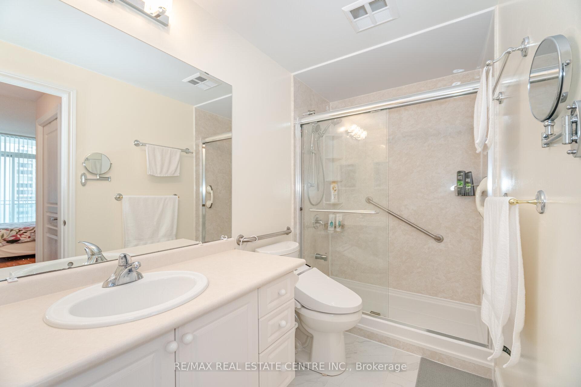 2 Bedrooms Condo at 5 Marine Parade,  Toronto For sale