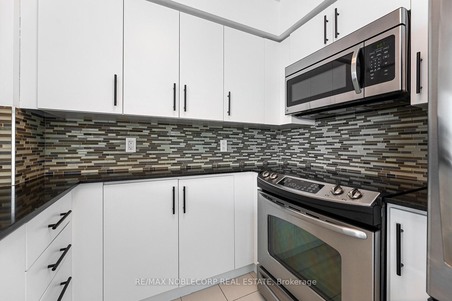 2 Bedrooms Condo at 215 Sherway Gardens, Toronto For sale